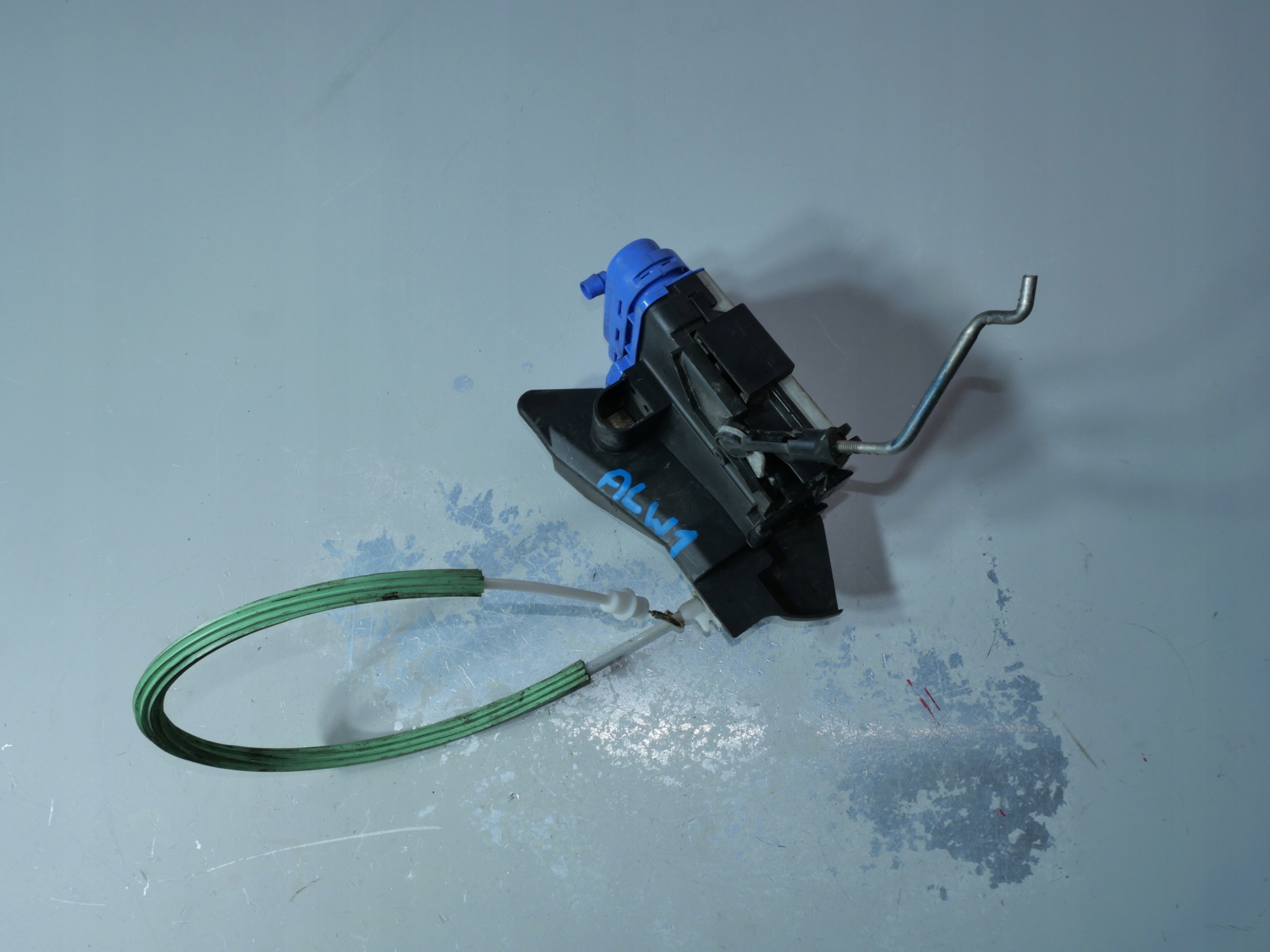lock left 8D0839015A AUDI A4 B5