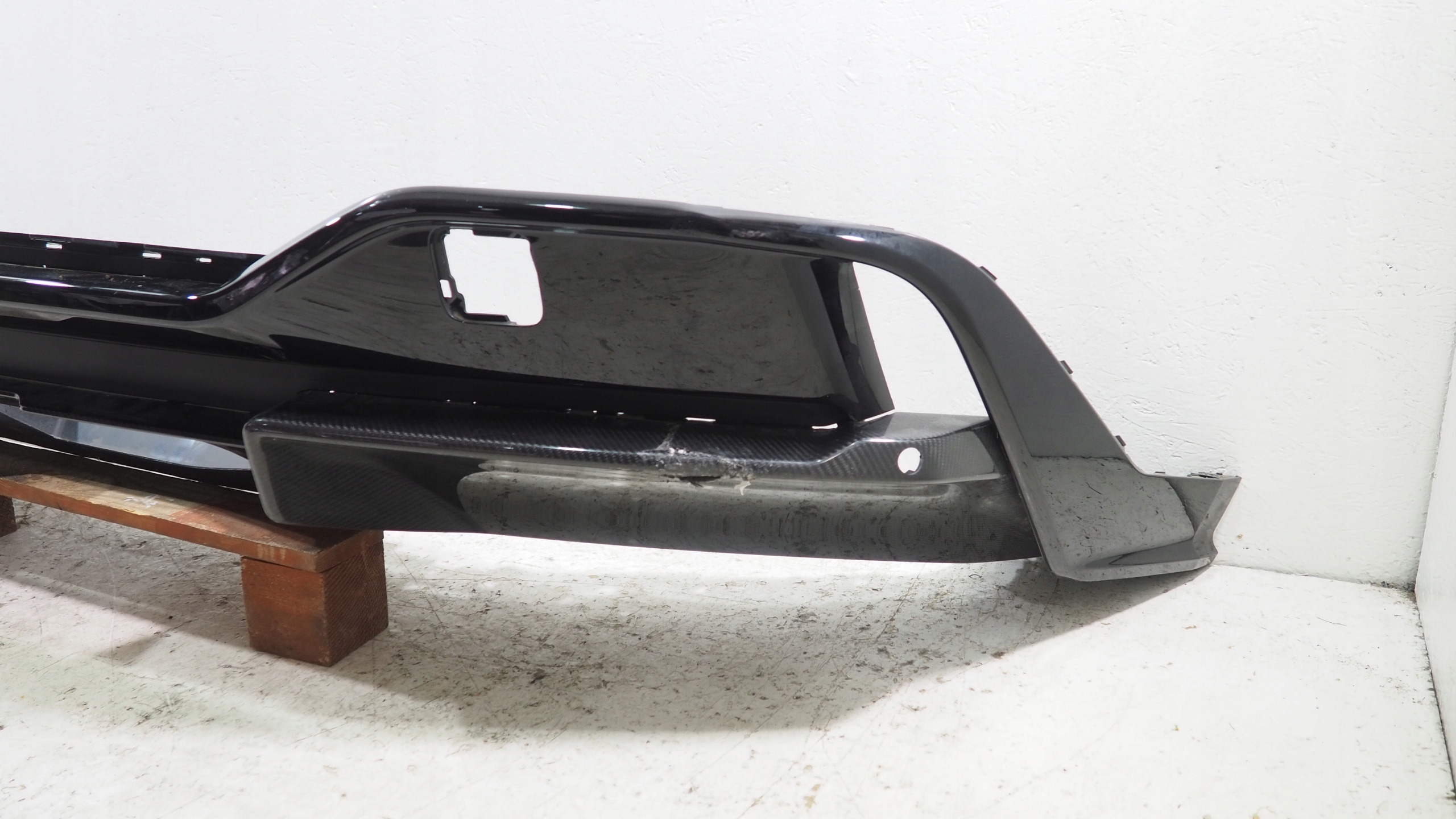 Lotus Emeya spoiler Doplnok Nárazníka zadok 8891900325
