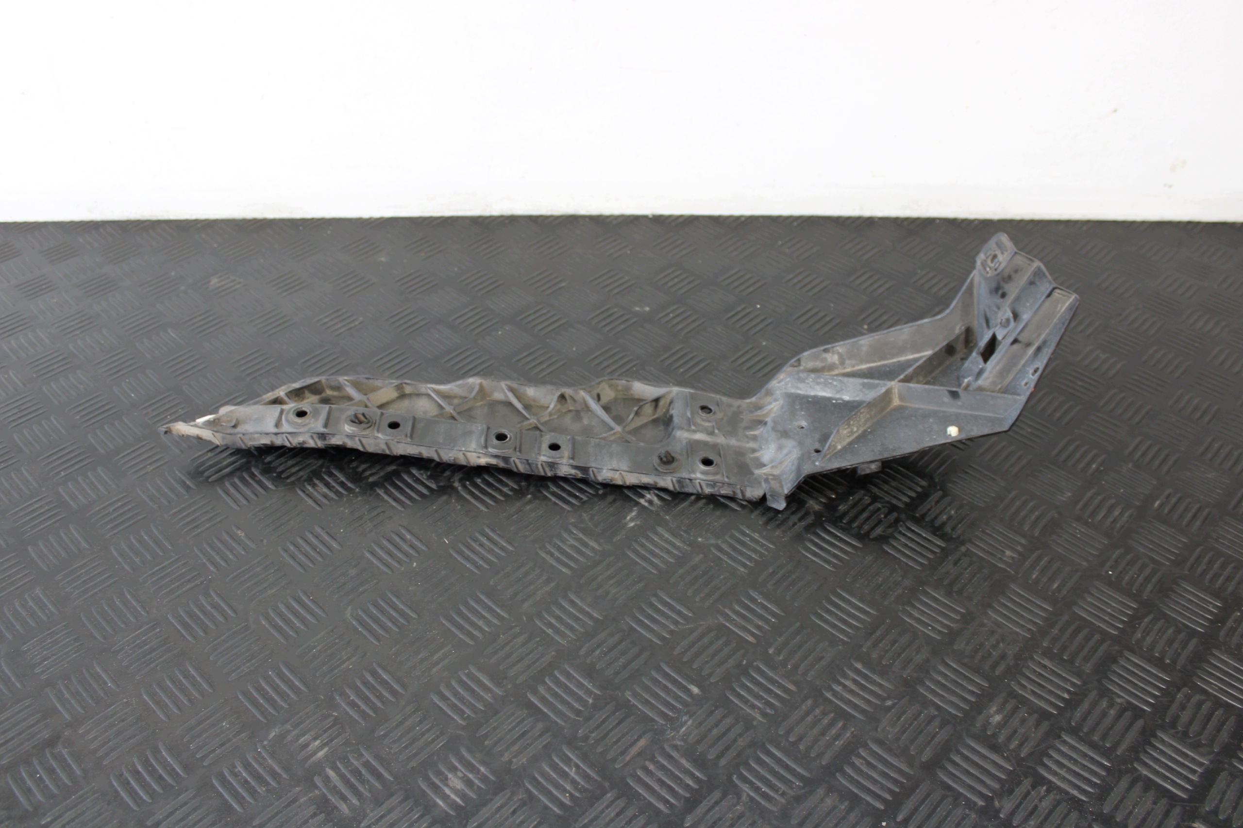 bumper bracket left rear part holder LAND RANGE ROVER SPORT II 2 L494
