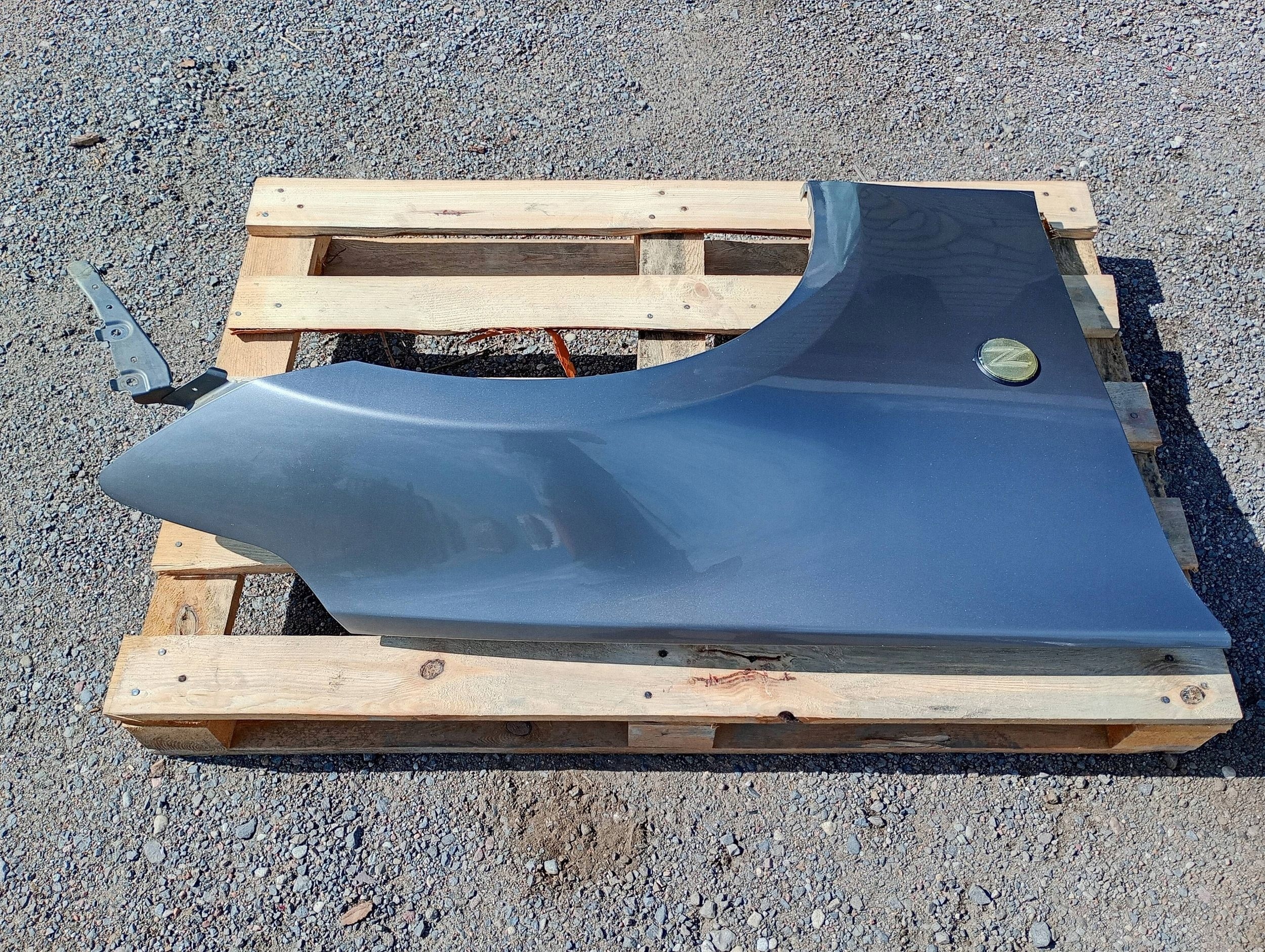 fender right front front right Nissan 370Z 2009