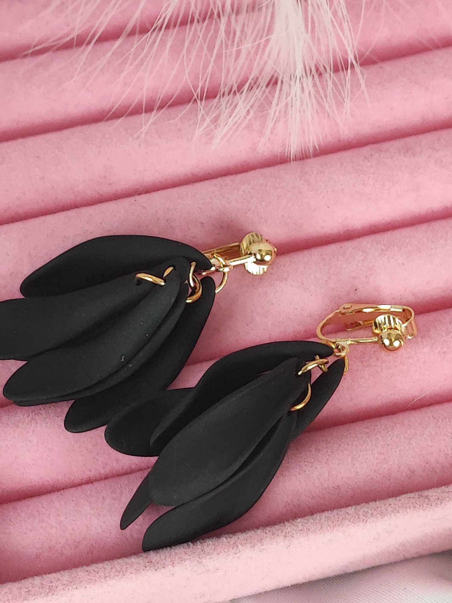 Klipsy czarne akrylowe długie wiszące model codzienne c57 Kod producenta c220