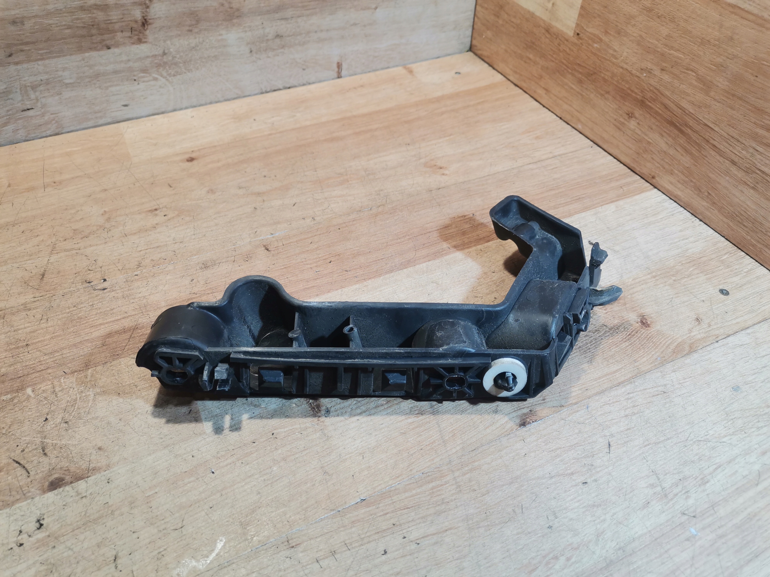bumper bracket right rear part CITROEN C4 CACTUS 14-17r 9801686280