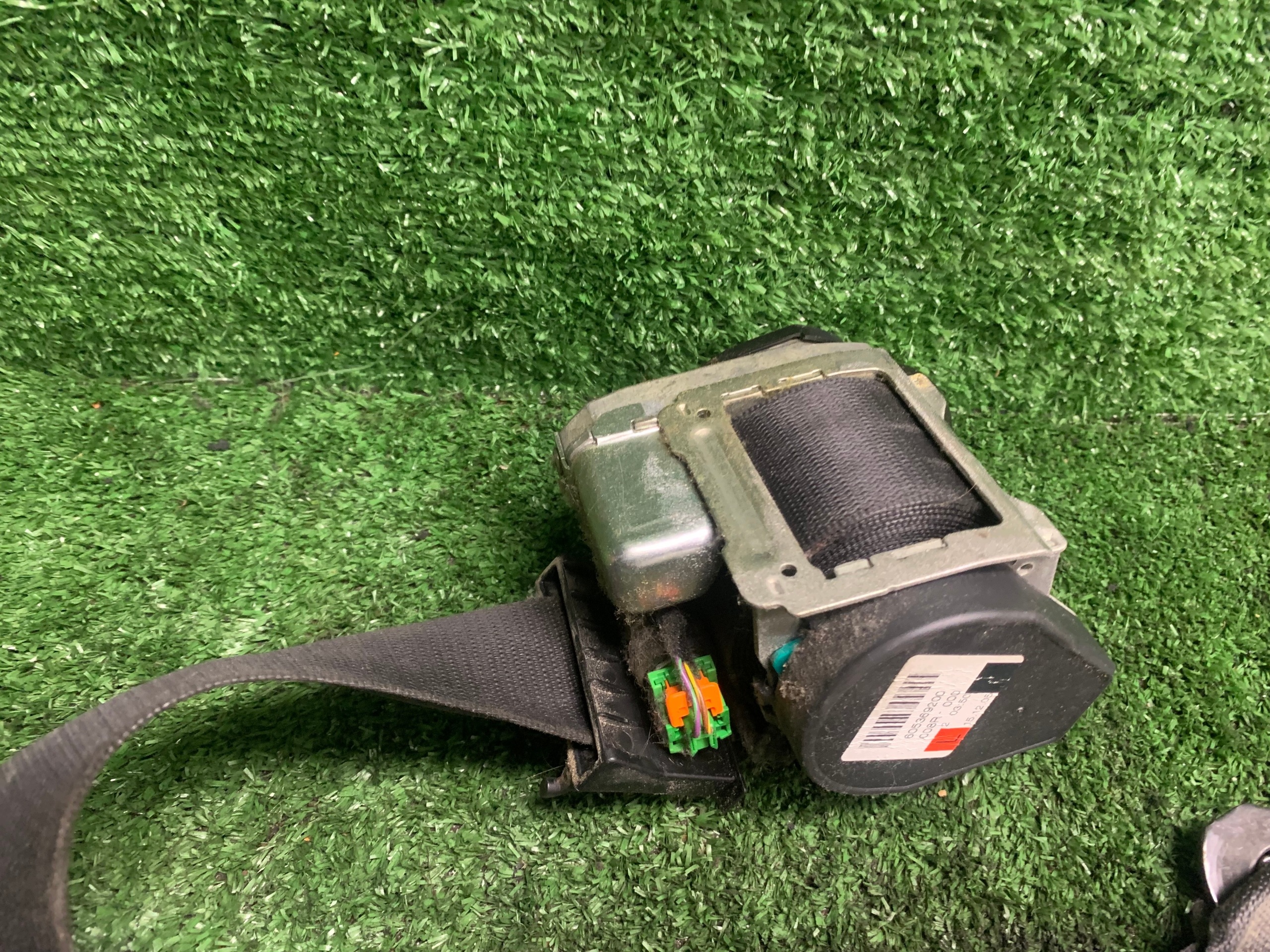 MERCEDES E W211 tension belt safety front left 2118600186