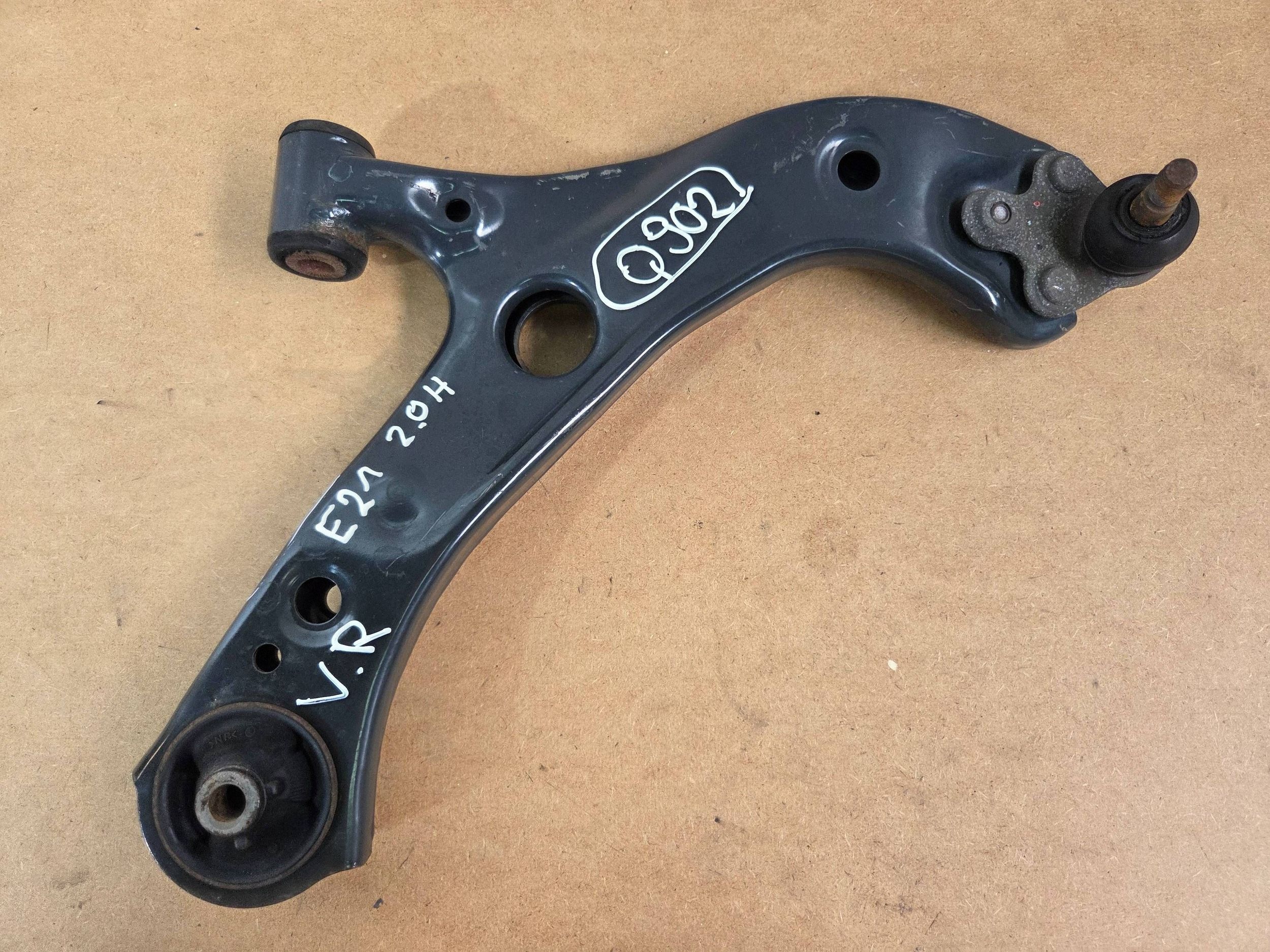 Toyota Corolla E21 2,0 Hybrid arm front right (Q902)