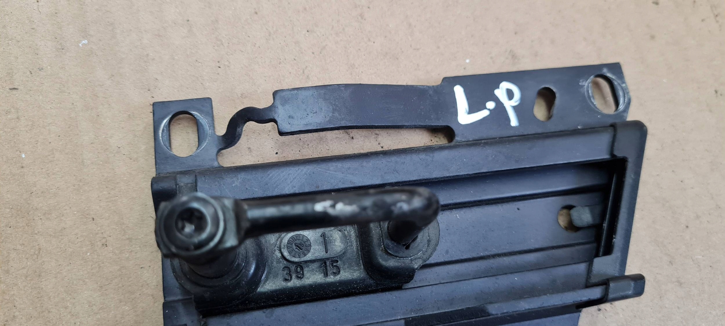 A4 B9 8W lock RYGIEL bonnets left 8W0823185C A5 8W