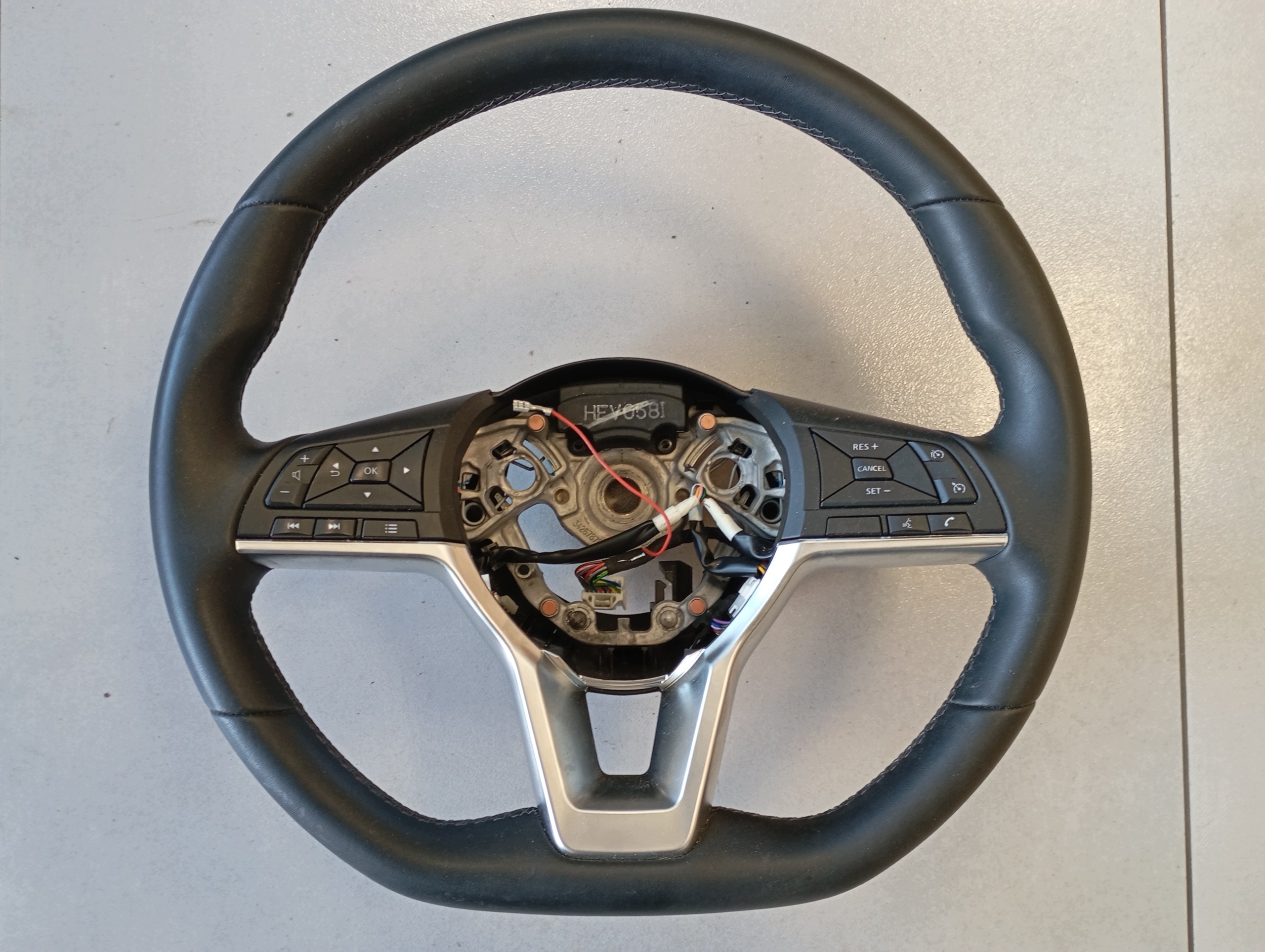 lenkrad NISSAN JUKE II F16