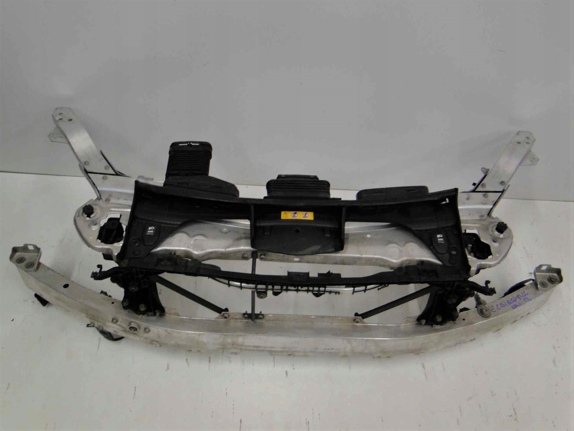 MERCEDES E W213 213 PAS PRZEDNI WZMOCNIENIE PRZÓD Typ samochodu Samochody osobowe