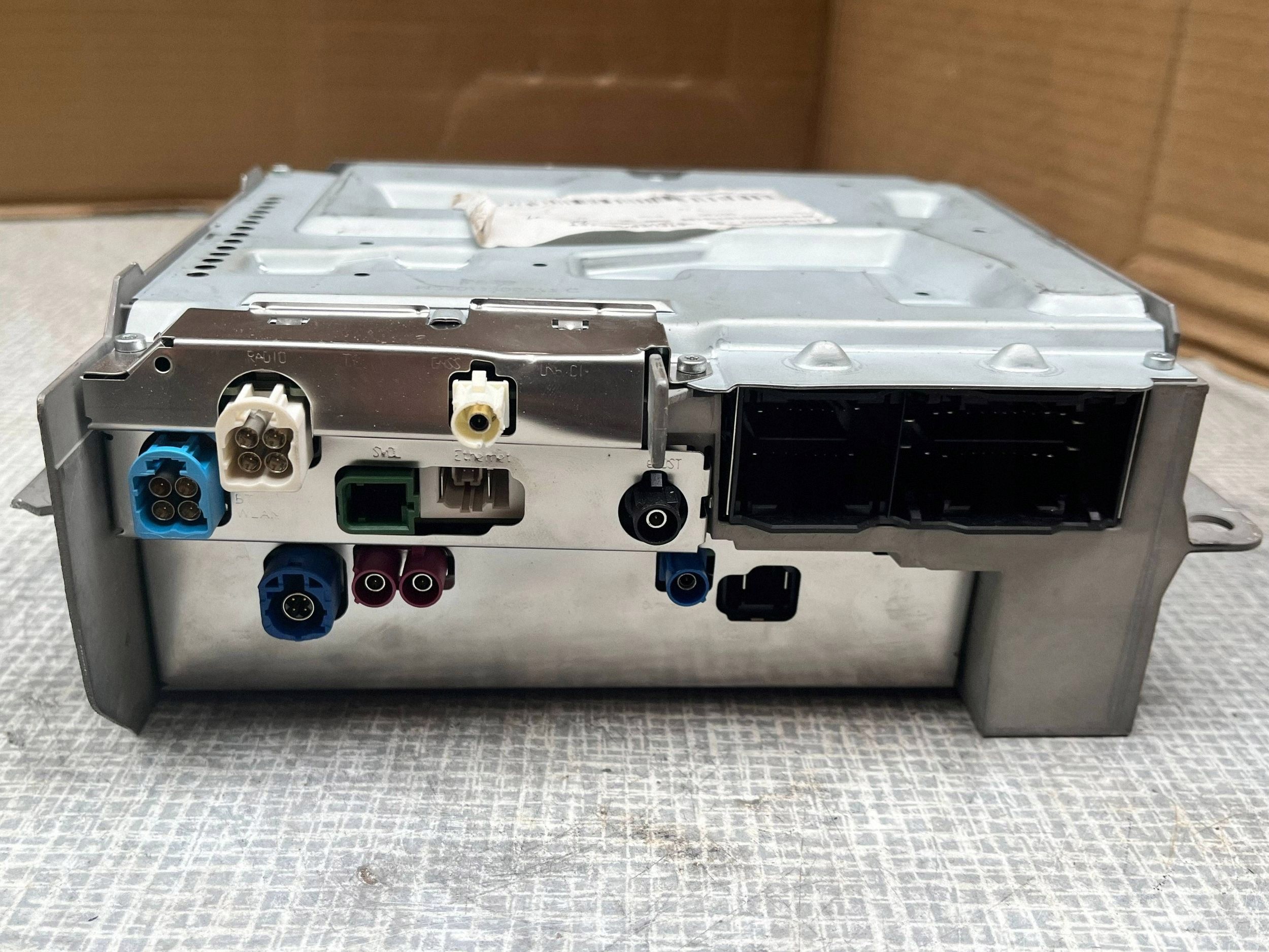 MERCEDES HEADUNIT RADIO NAVI + code 1679002037 A1679002037 @M