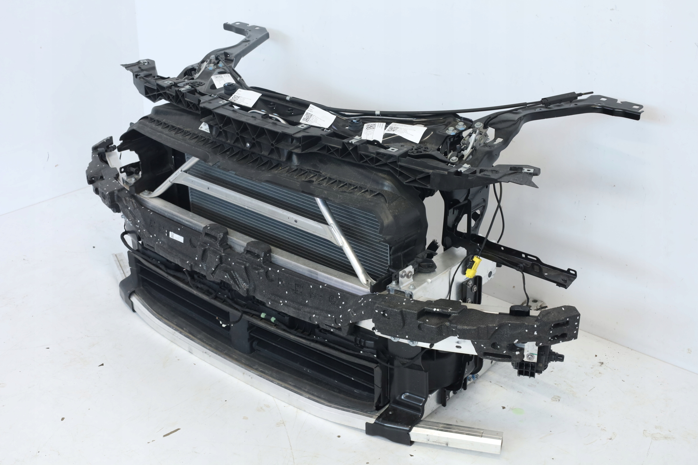 WZMOCNIENIE PAS Z CHŁODNICAMI RADAR BMW U06 218d 150KM Typ samochodu Samochody osobowe