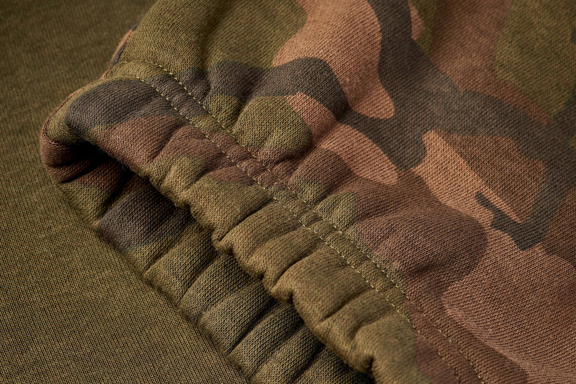 DŁUGIE SPODNIE DAIWA CARP CAMO JOGGER-L Rozmiar L