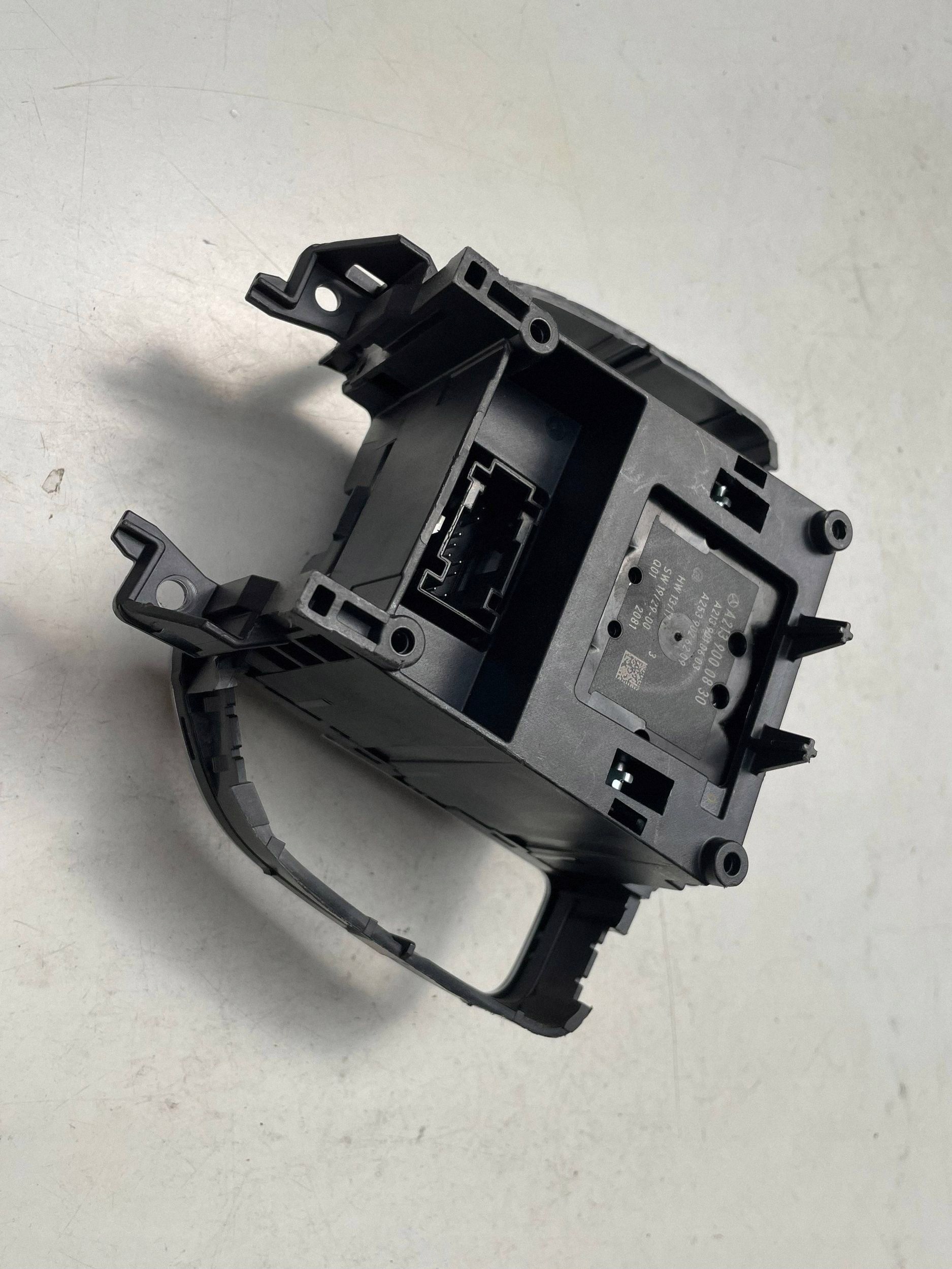 Mercedes-Benz PANEL IDRIVE A2139000830 !J