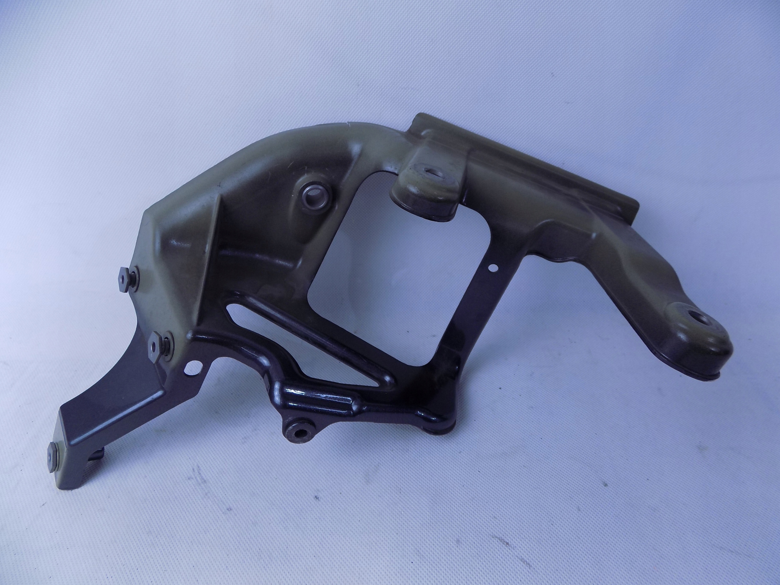 AUDI R8 4S кронштейн бічної панелі 4S0809853A