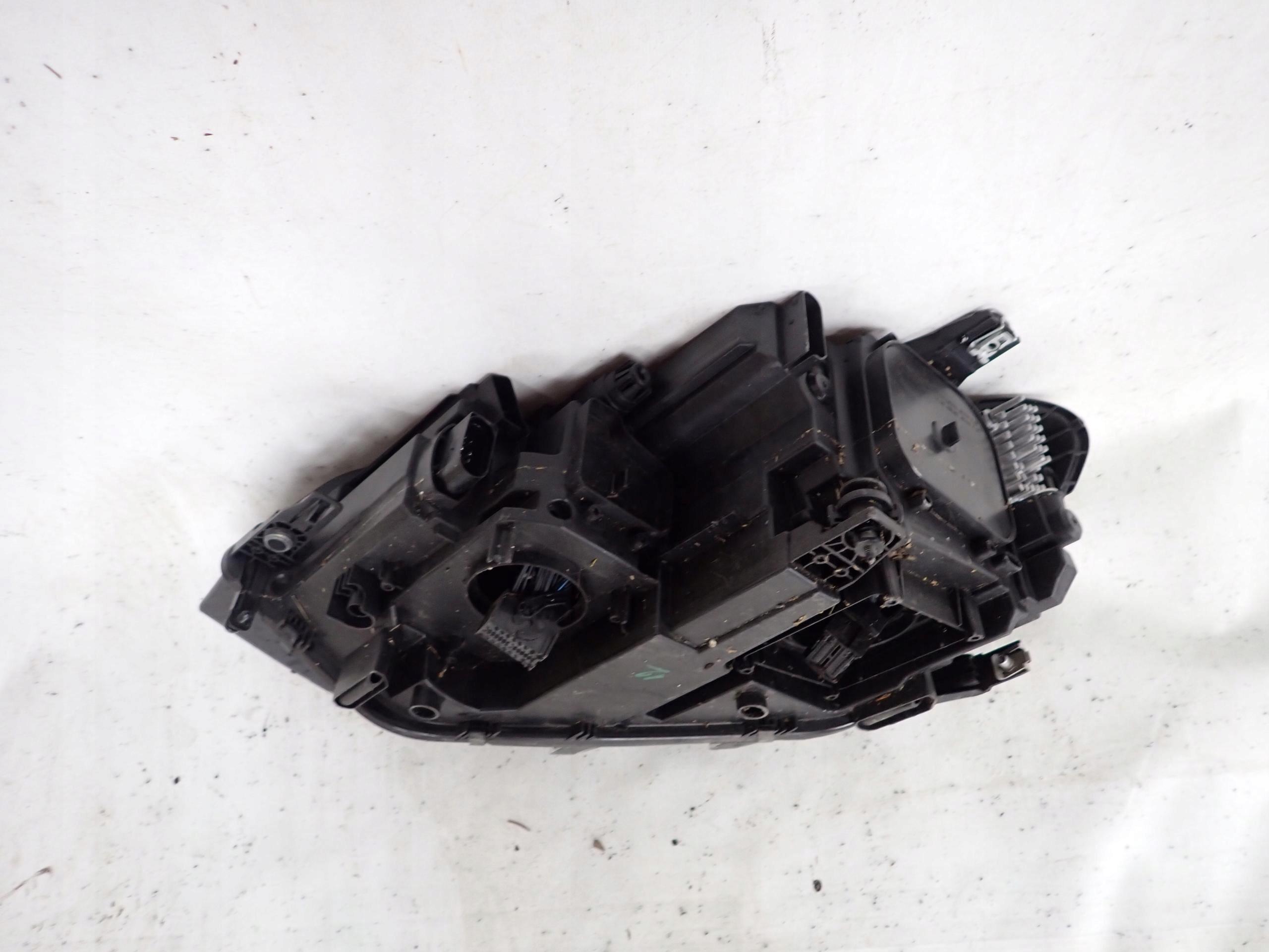 VW TOURAN II 5TB 15- FULL LED light right front
