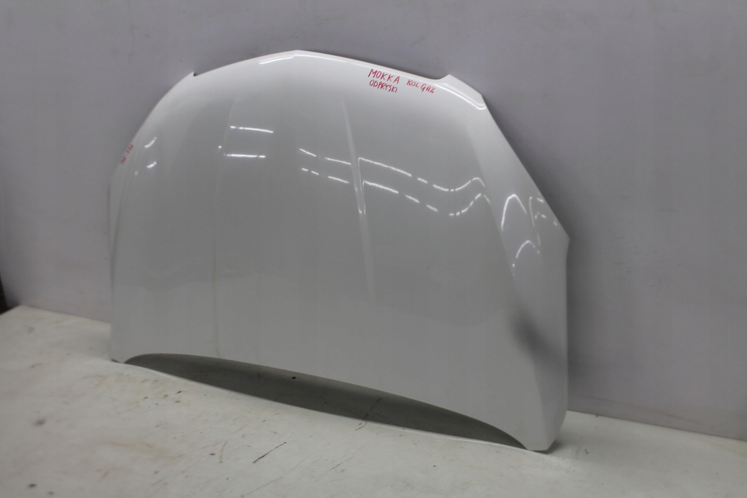 Capot OPEL MOKKA des roues. GAZ 12-16
