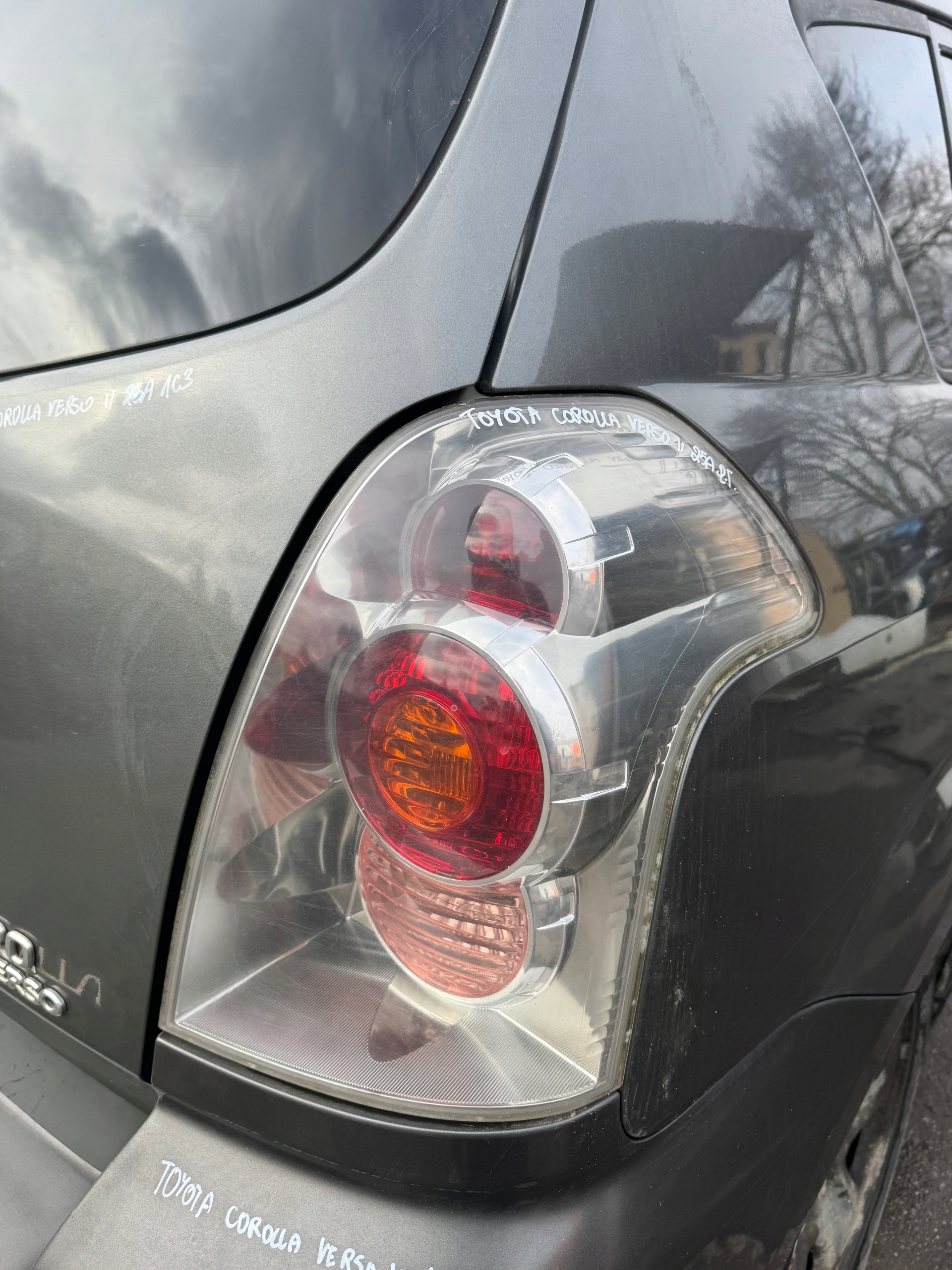 TOYOTA COROLLA VERSO II LAMPA PRAWY TYŁ PRAWA TYLNA Numer katalogowy części TCVLPT