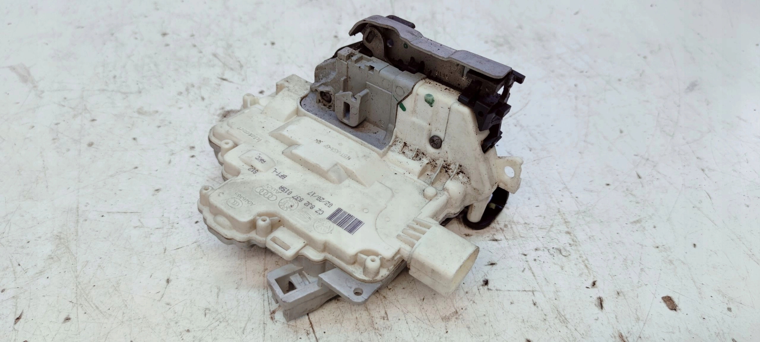 lock door left front AUDI A4 B8 A5 Q5 8J2837015A 7PIN