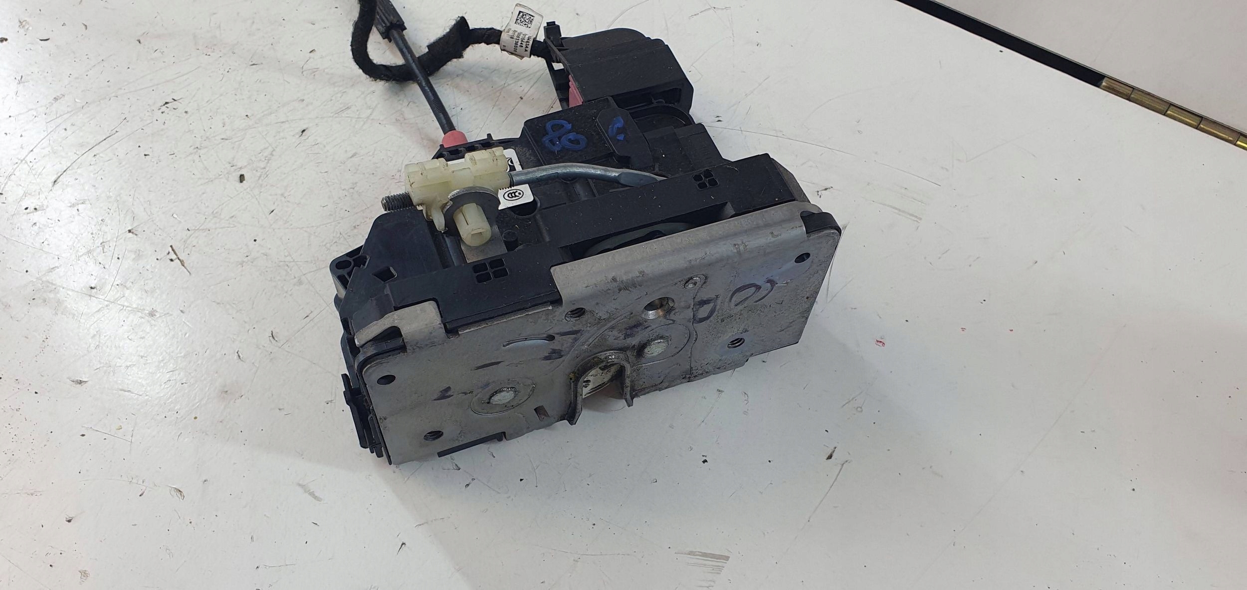 Opel Corsa E lock door tylnych left rear part