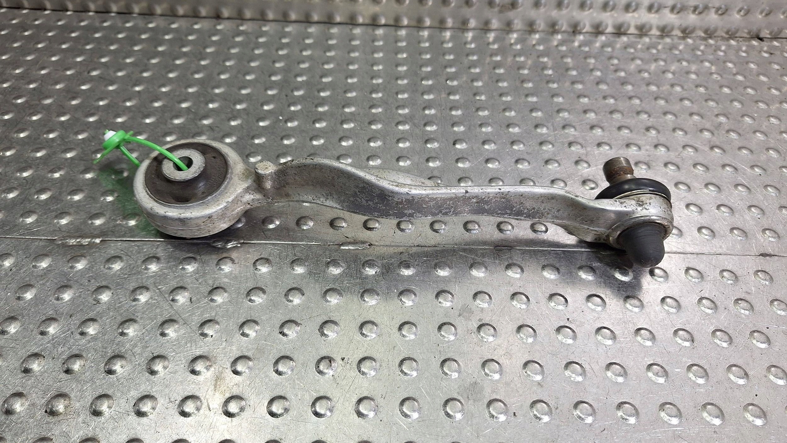 arm left front upper OE 4D0407511F AUDI A4 B6 A6 C5 PASSAT B5 SUPERB and