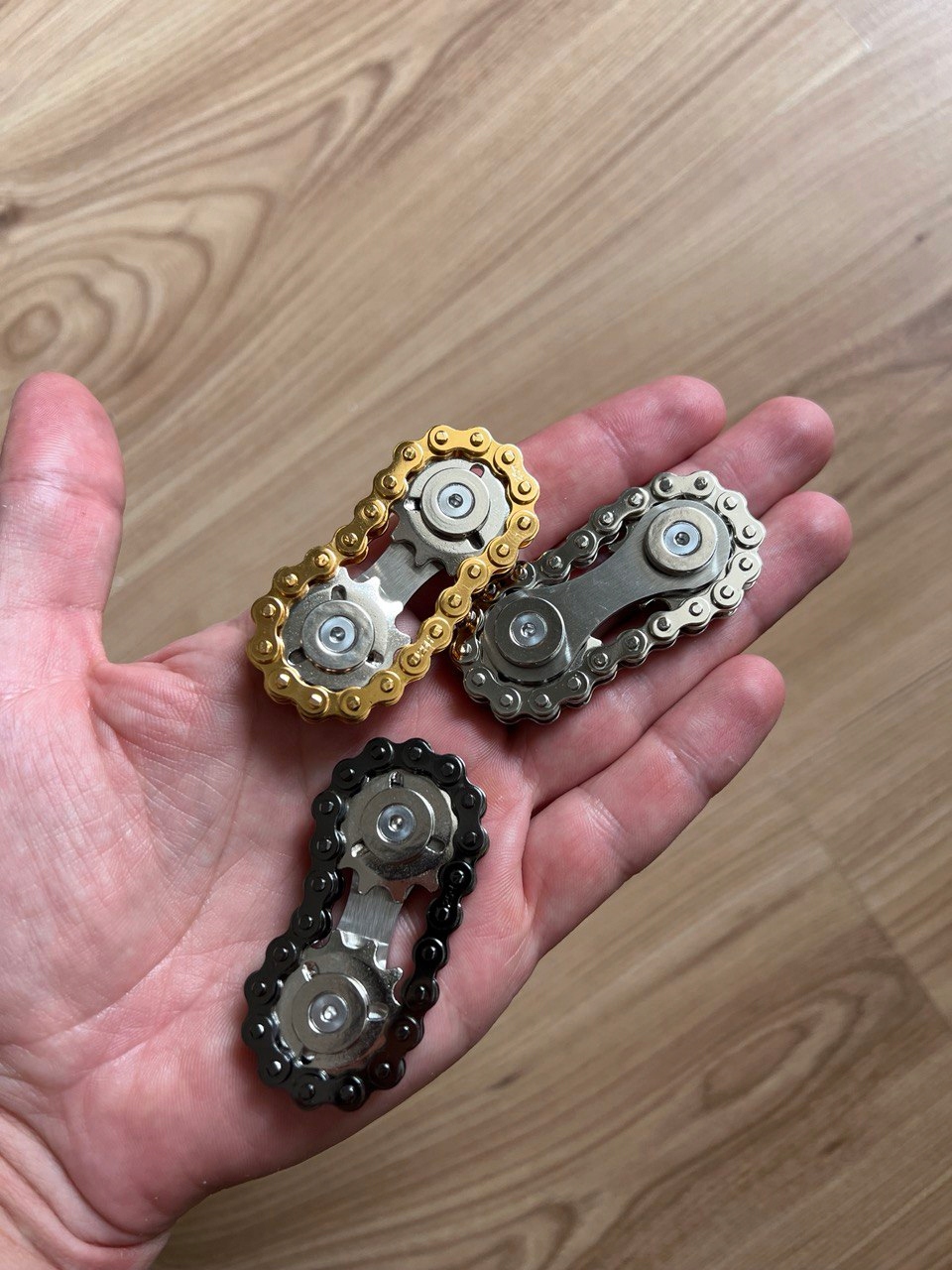 Fidget Spinner Gyro - zabawki z kołem łańcuchowym Zabawka Anti Stress Toy Wiek dziecka 7 lat +