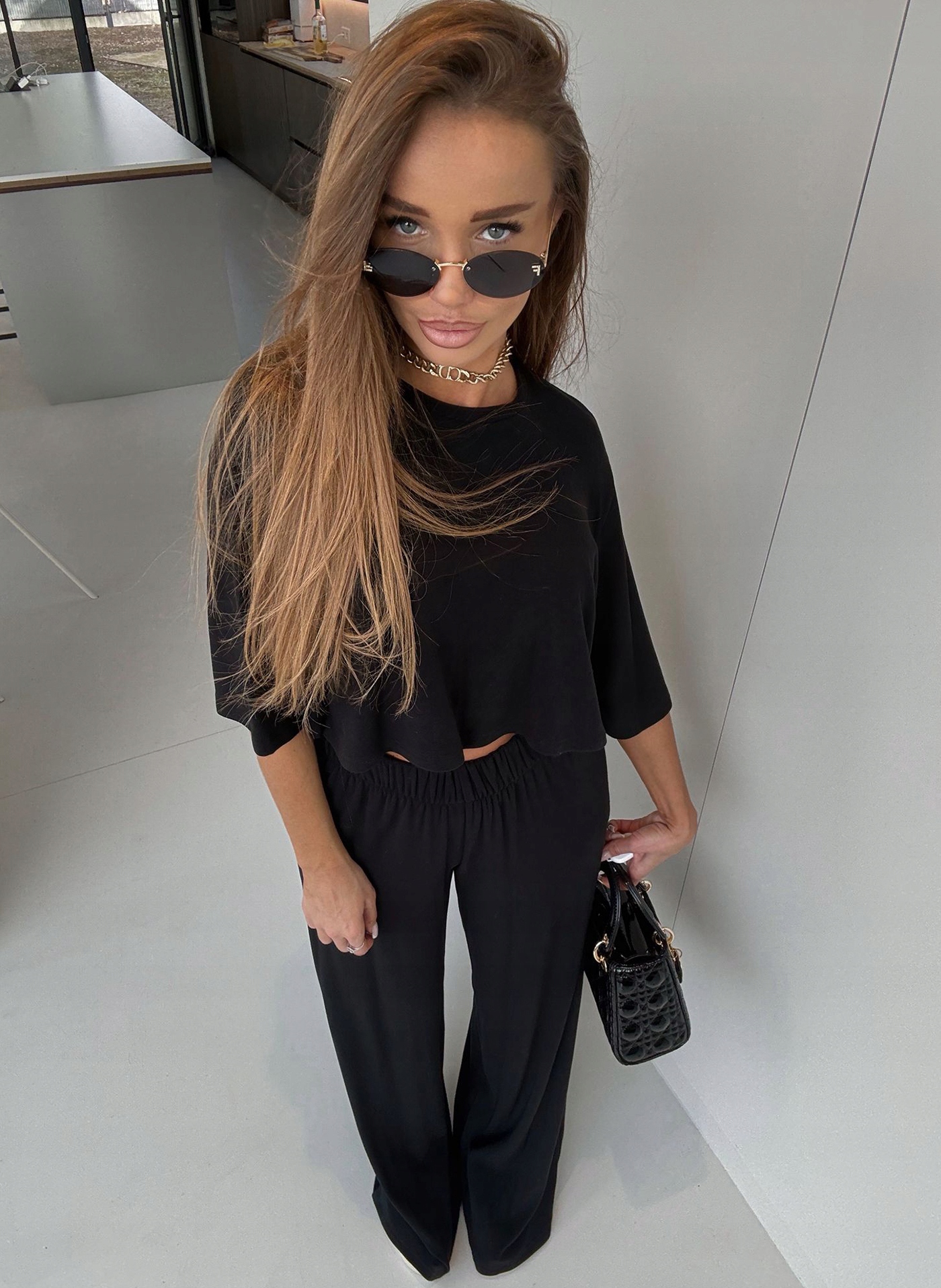 Dámský komplet tričko crop top široké kalhoty Černá Agatha Studio