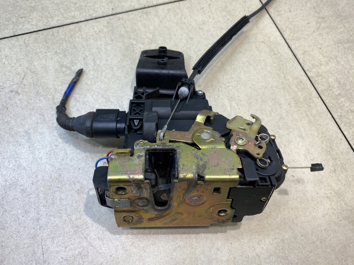 lock door right front VW PASSAT B5 8 PIN