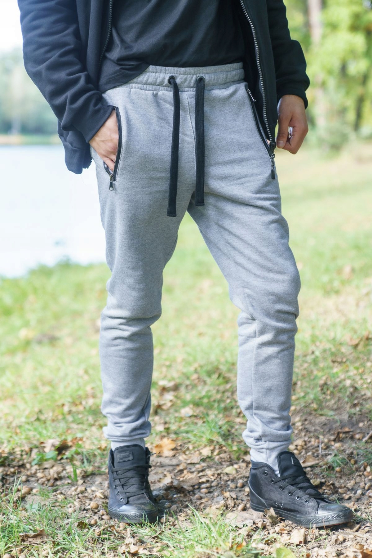 

Spodnie dresowe joggery z kieszeniami na zamek S
