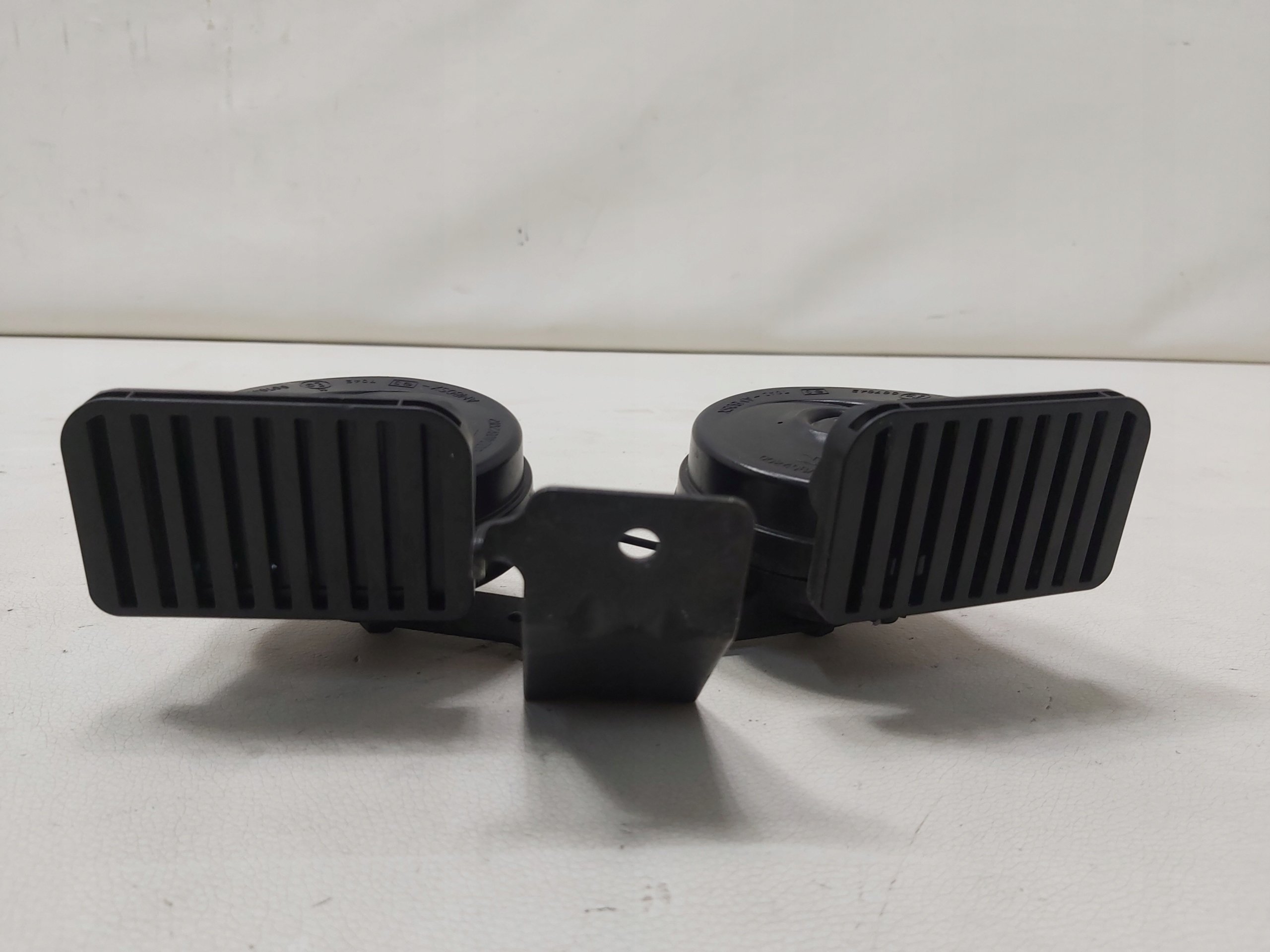 J9D3-13A803-AB - ПОДВІЙНА СИРЕНА ФАНФАРИ JAGUAR Я-ПЕЙС І ПЕЙС