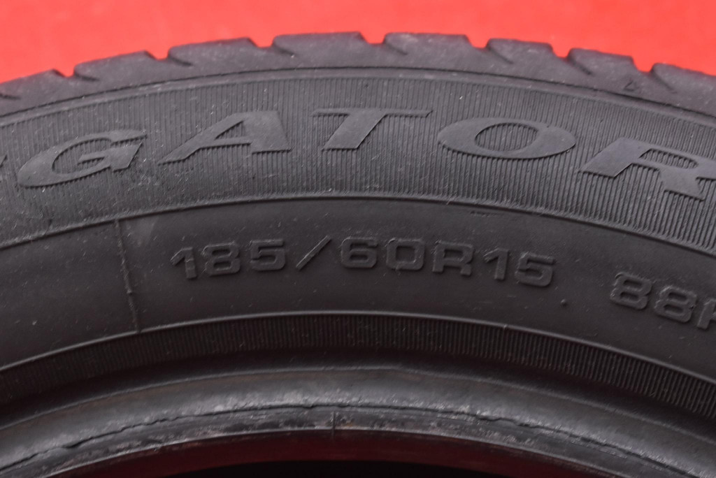 caoutchouc 1 pcs DEBICA toutes saisons 185/60/15 23R