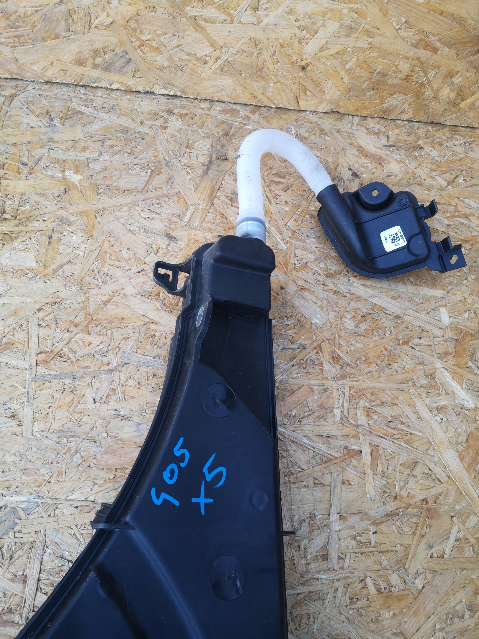 BMW X5 G05 бачок омывателя 7499828