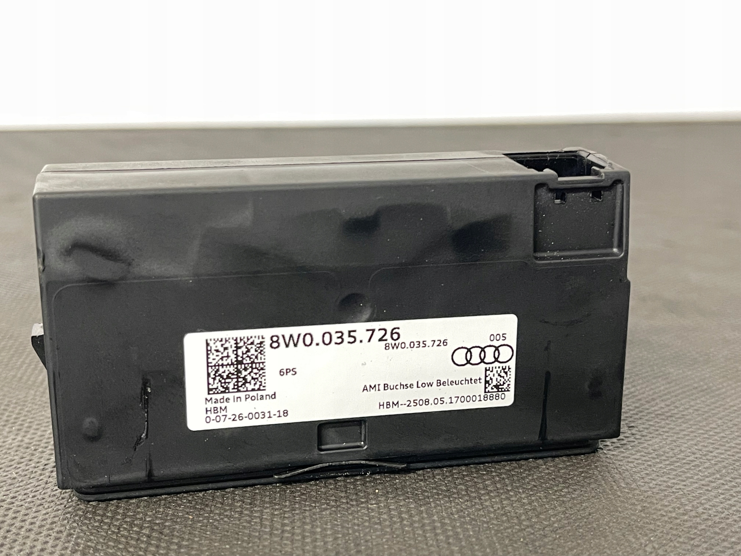 PORT WEJSCIE AUX USB AUDI A4 B9 A5 Q5 8W0035726