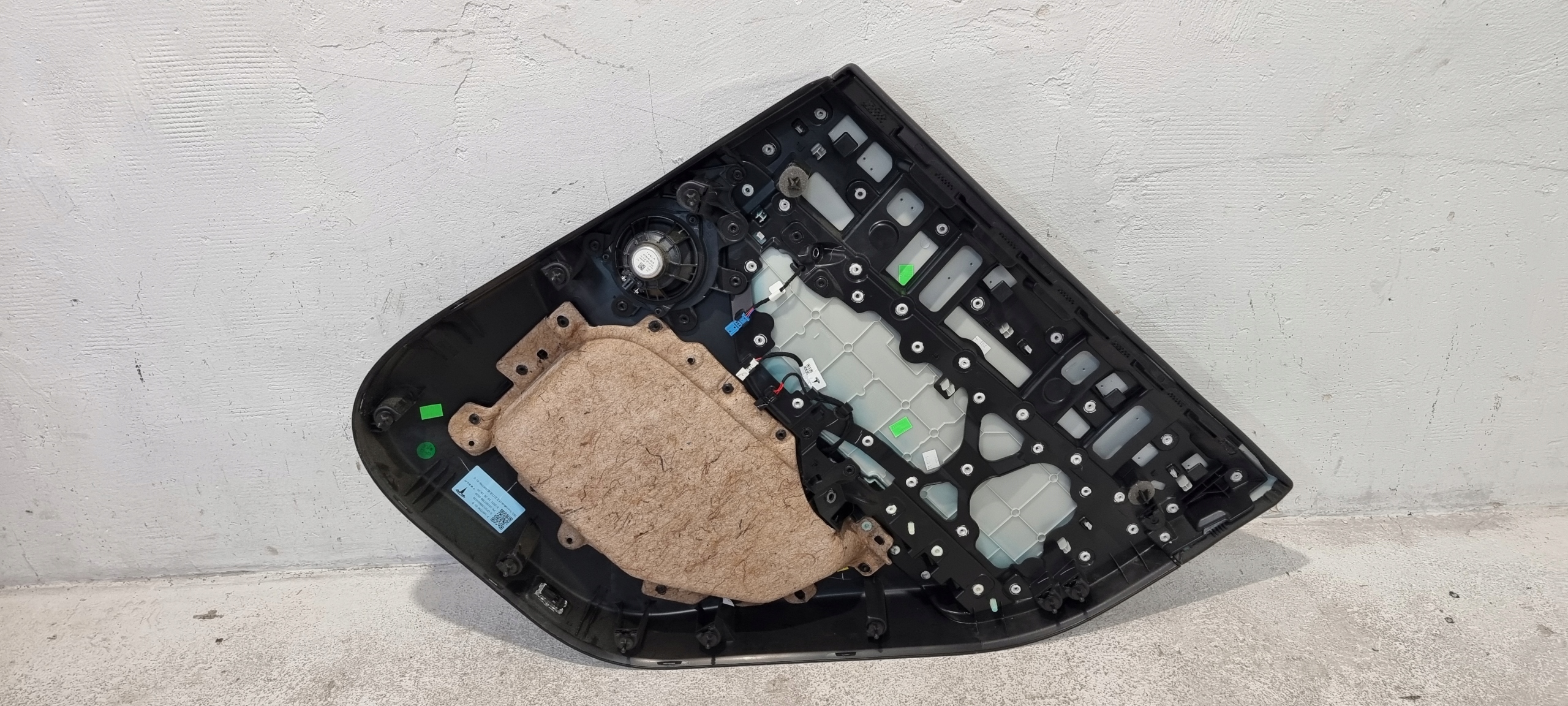 дверные карты левый зад tesla Y
