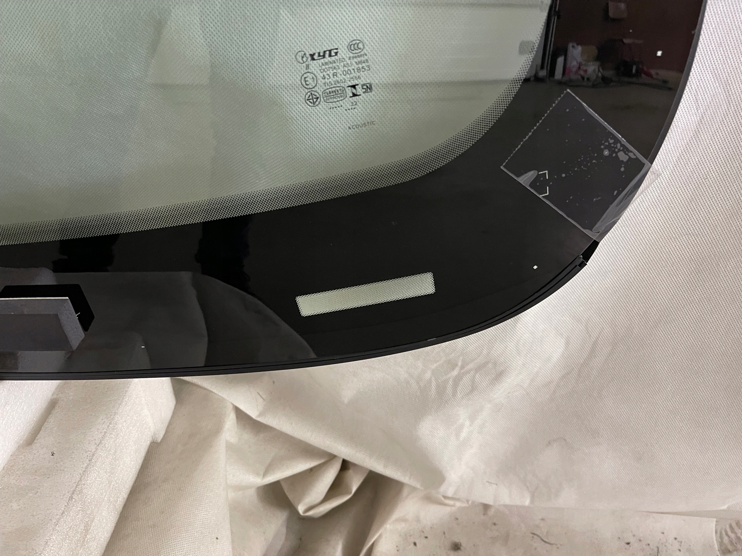 SZYBA PRZEDNIA LINCOLN MKZ SENSOR KAMERA PO 2016- Producent części XYG