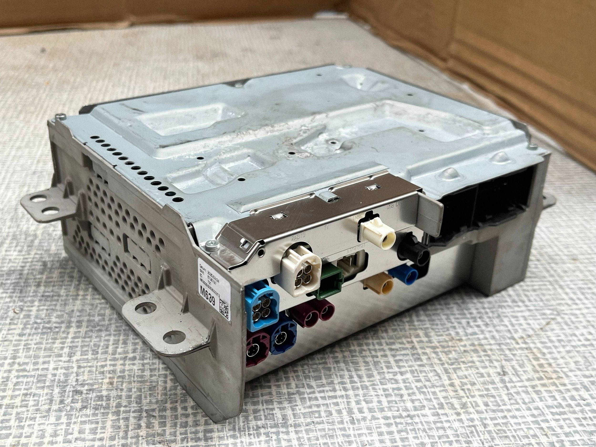 MERCEDES HEADUNIT RADIO NAVI + code 1679003637 A1679003637 @M