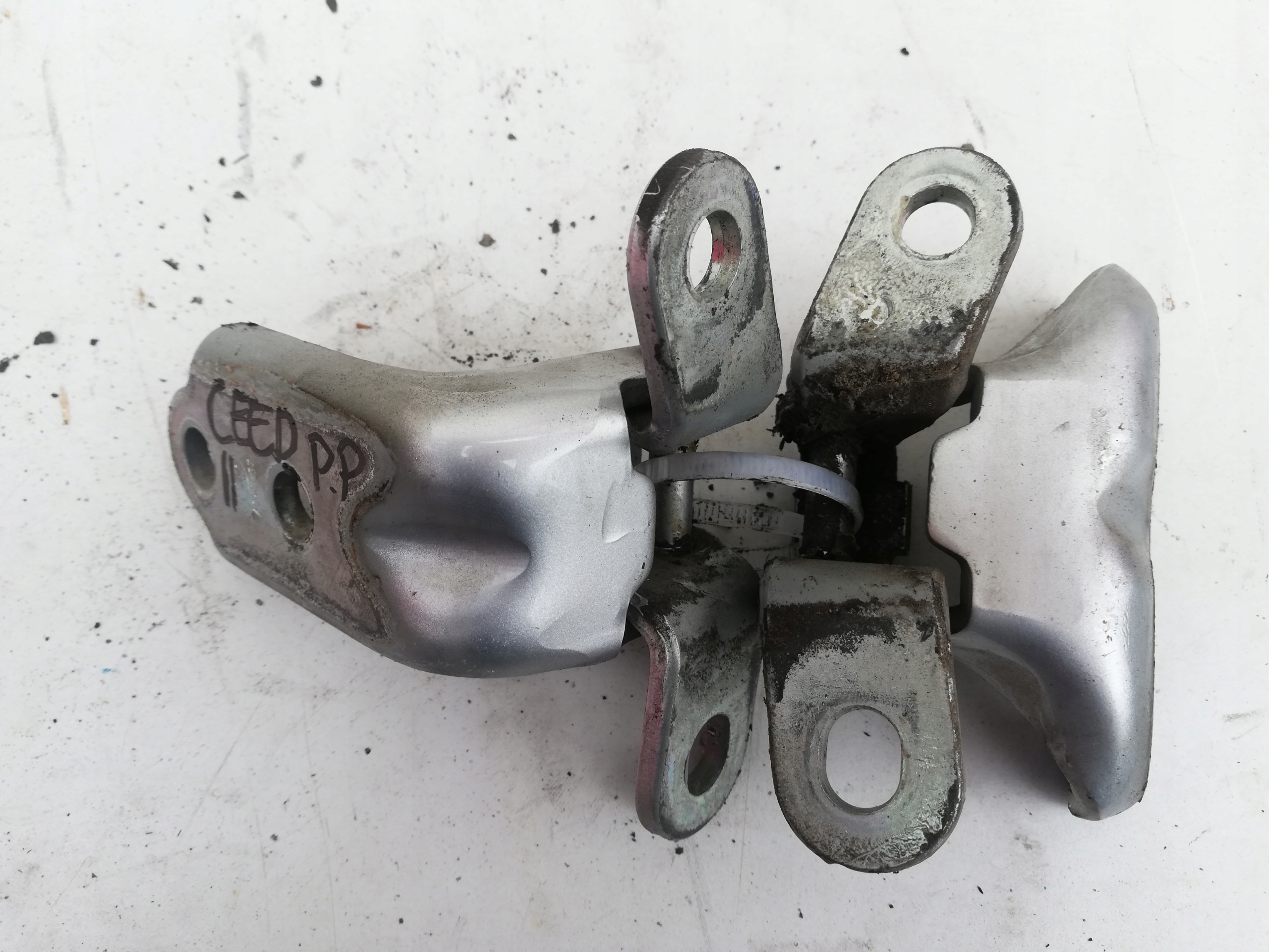 ZAWIAS ZAWIASY DRZWI PRAWY PRZÓD KIA CEED 12-16 9s