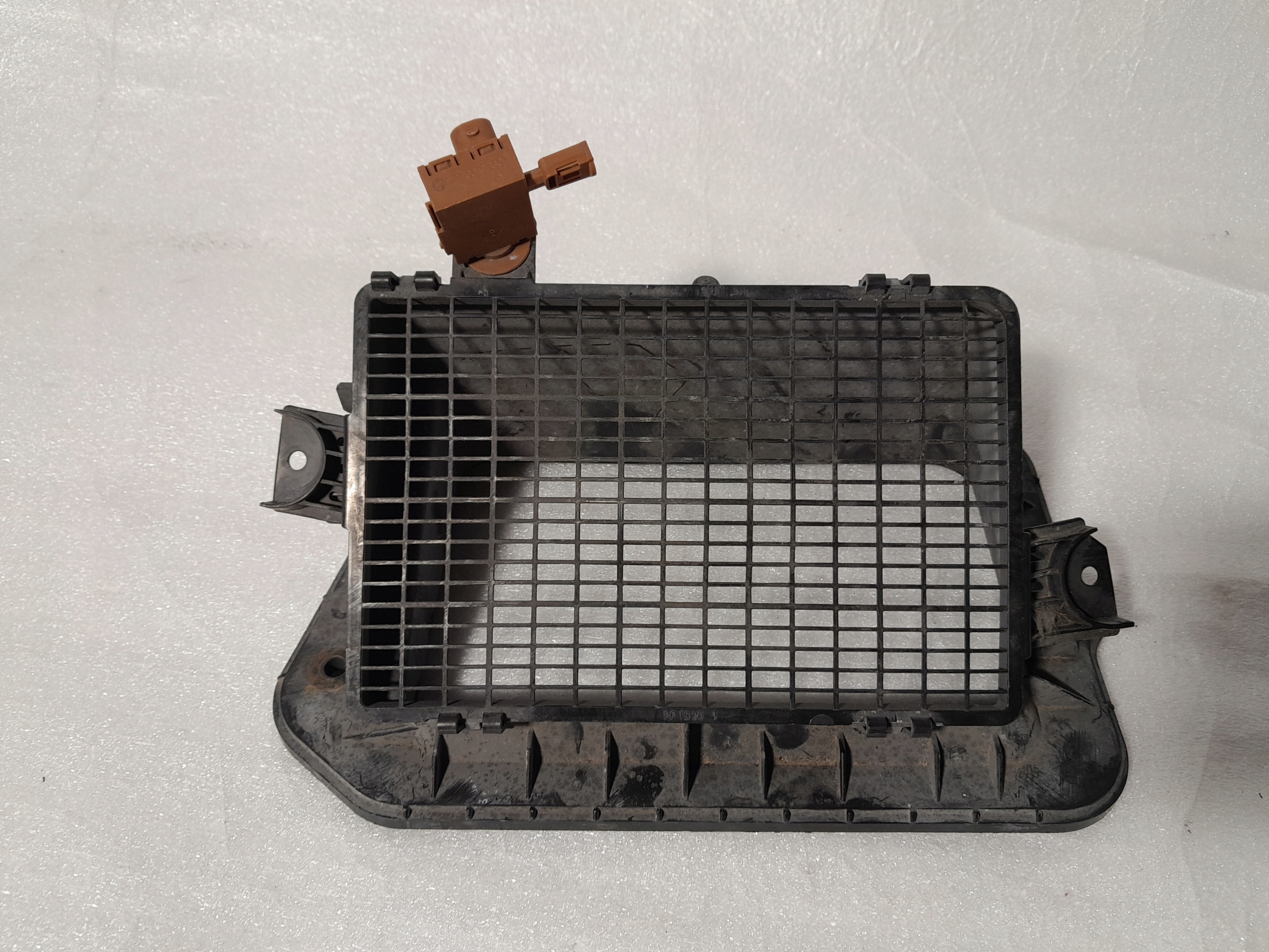 AUDI A4 B9 intake air hose under the window 8W1819904A