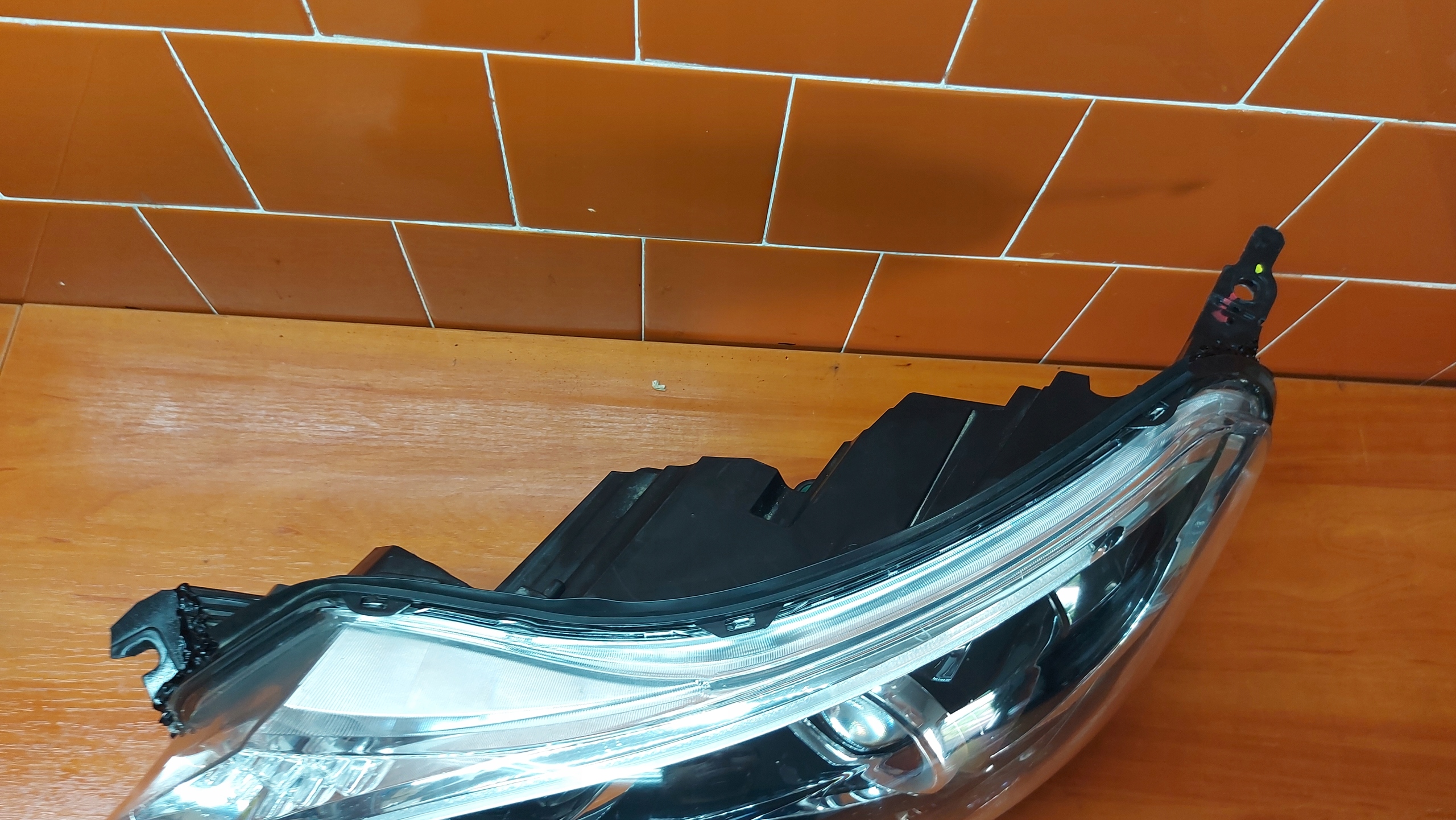 REFLEKTOR light left left front front TOYOTA PROACE 16- XENON