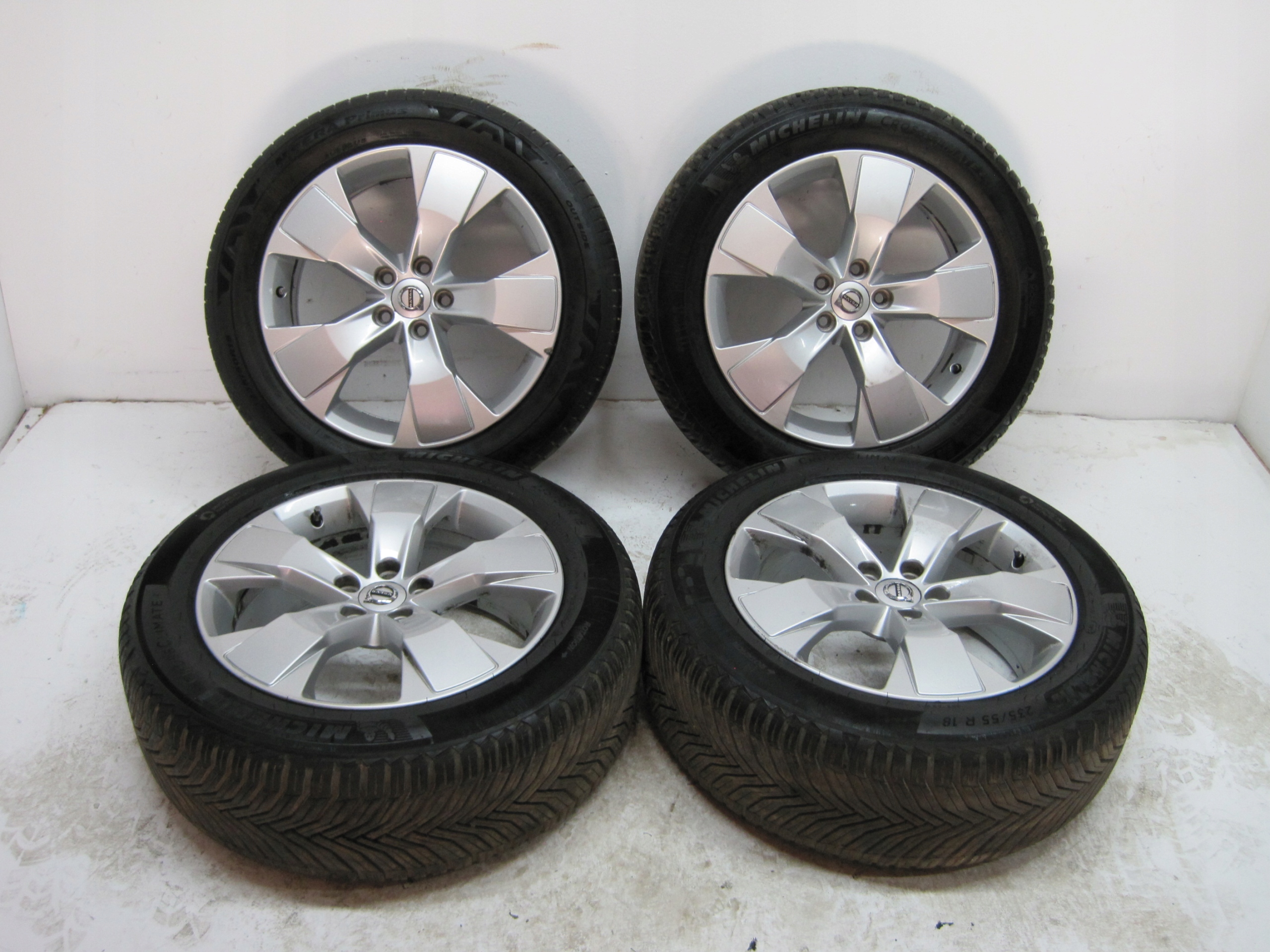 wheels discs tyres VOLVO XC 40 XC40 R18 23R