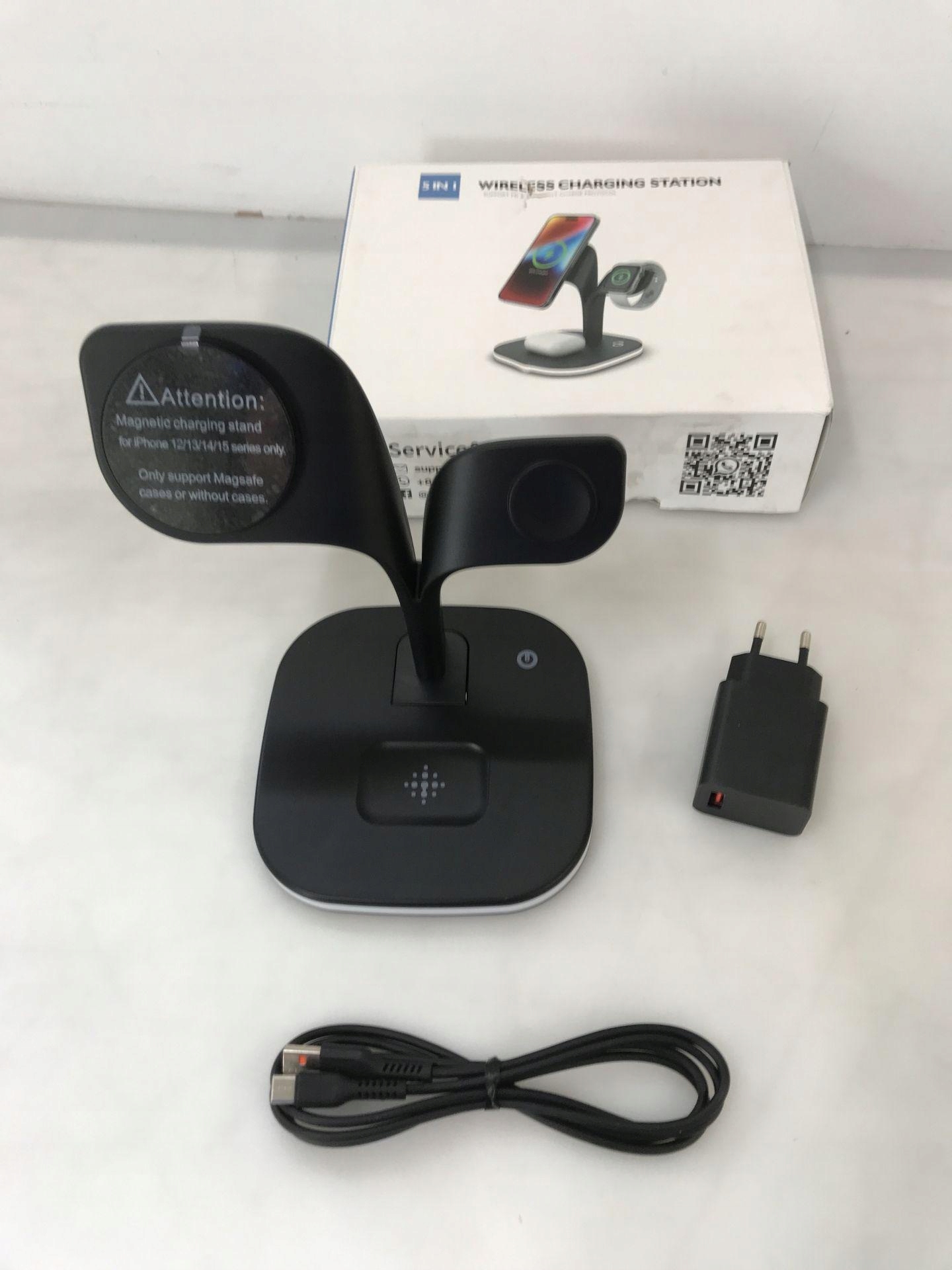 BEZPRZEWODOWA STACJA ŁADUJĄCA 5 W 1 DO IPHONE