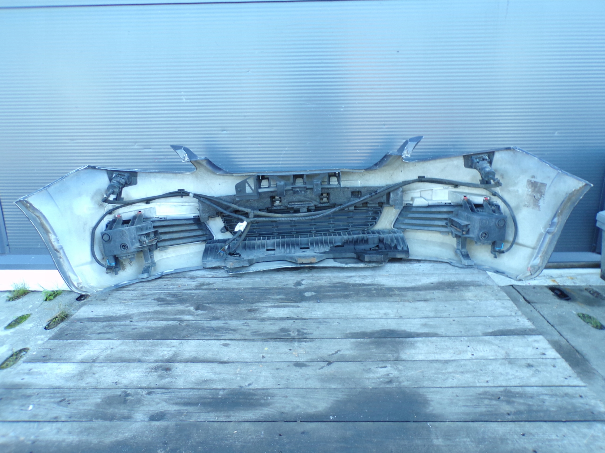 front bumper front OPEL ZAFIRA B washers (1)