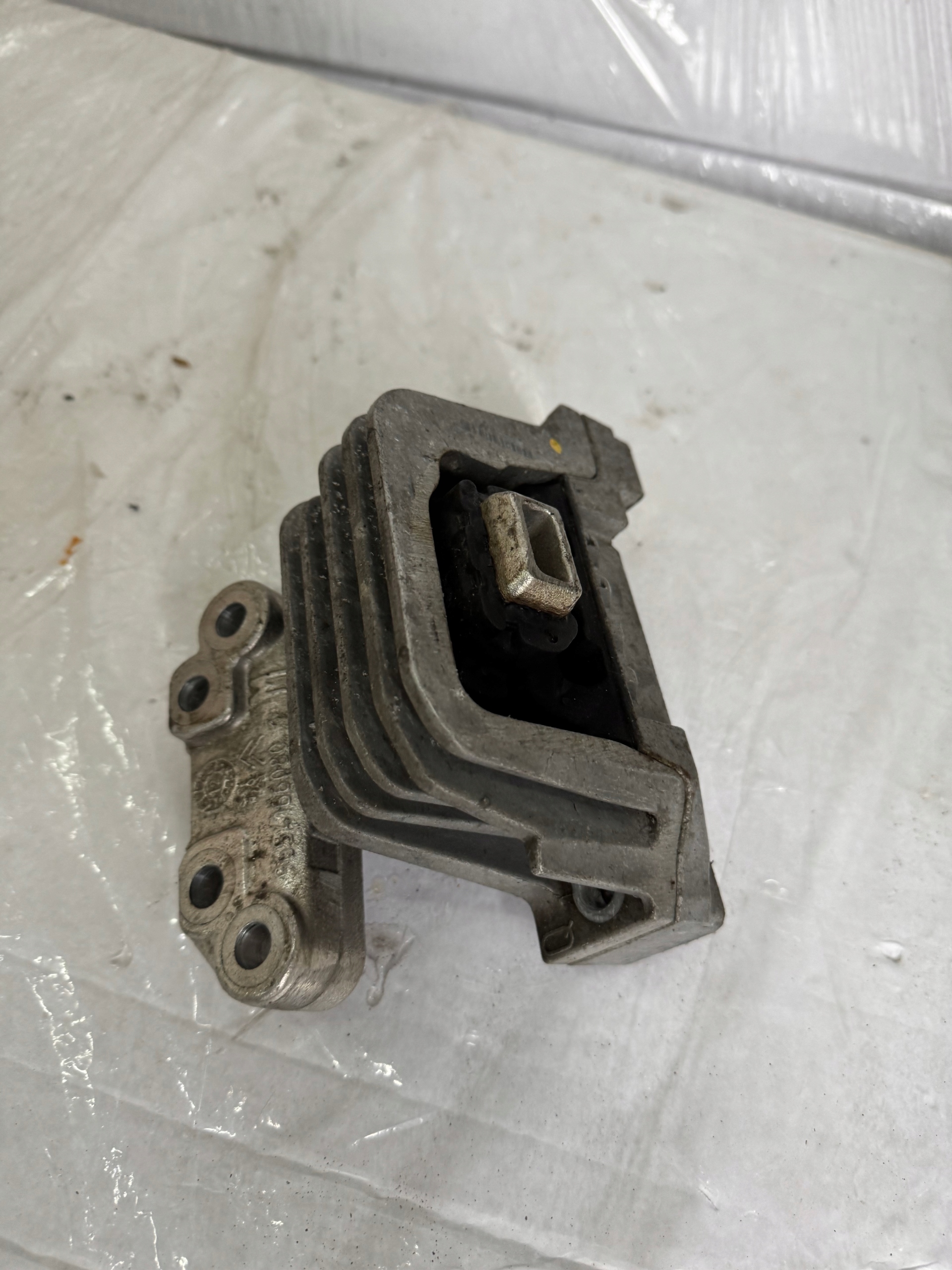 PEUGEOT 207 1.4 VTI airbag engine mount