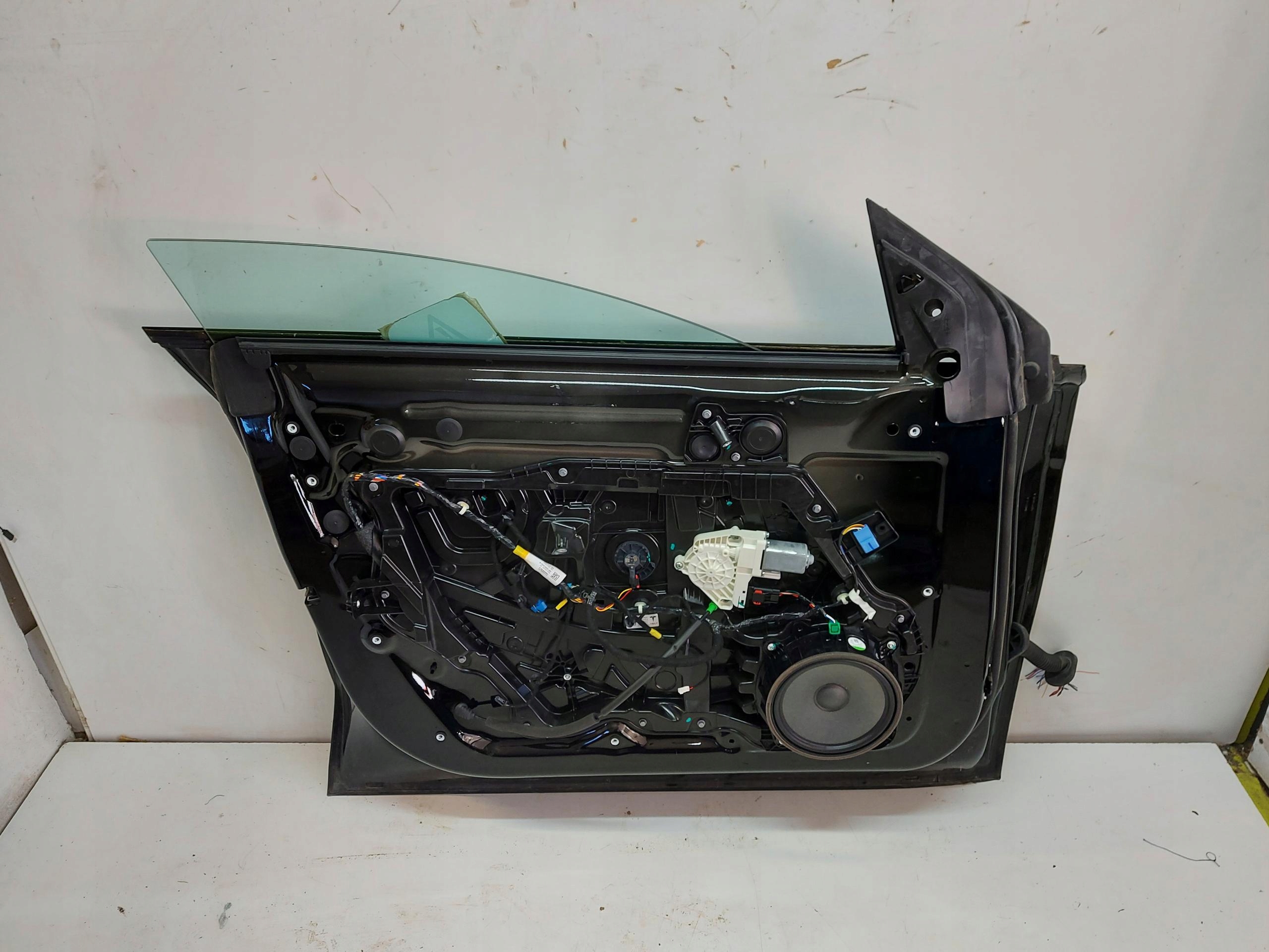 TESLA MODEL Y 2022r door left front window black PBSB