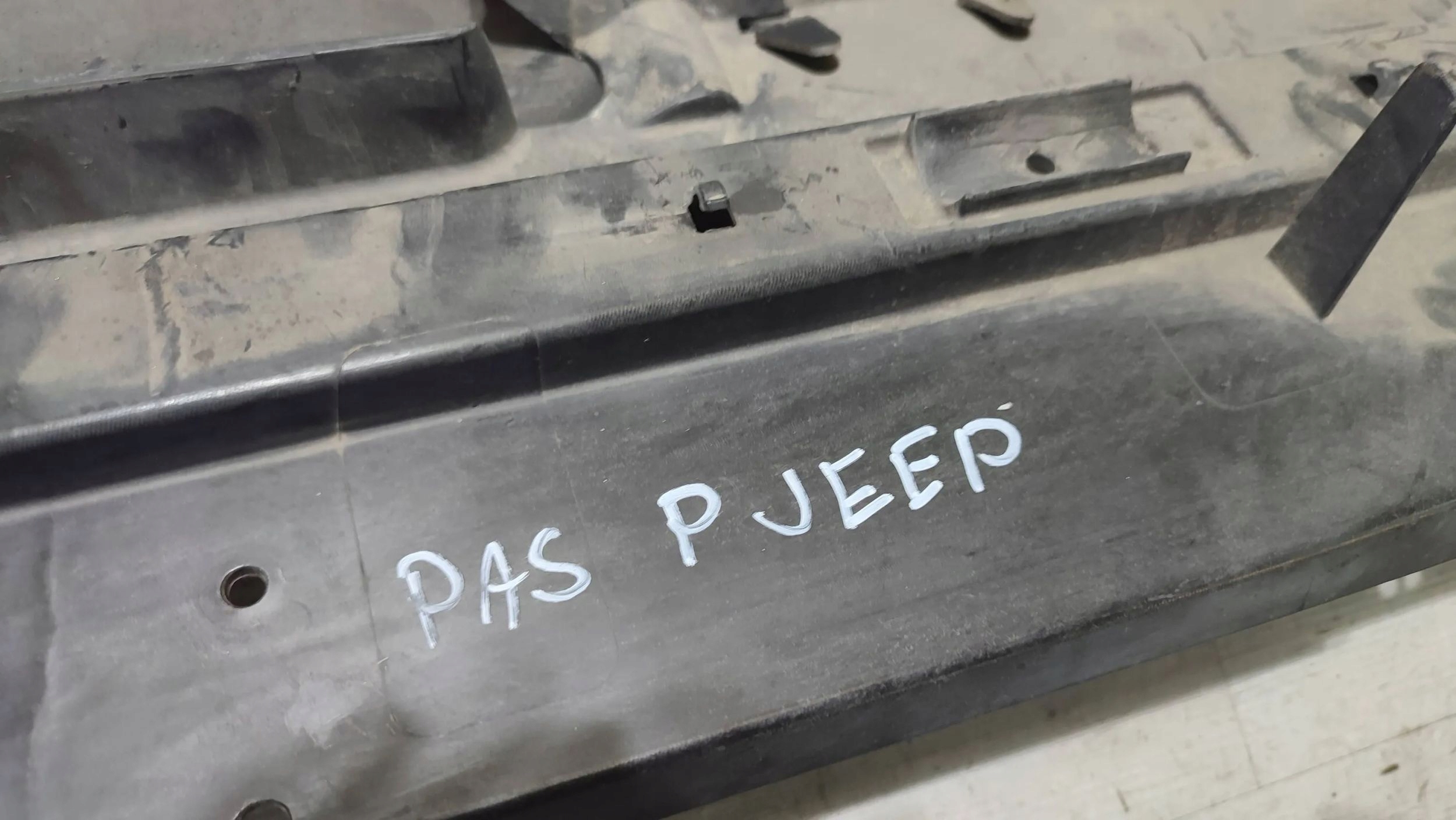 Jeep Cherokee 2015 Panel Fixation Radiateur / gora