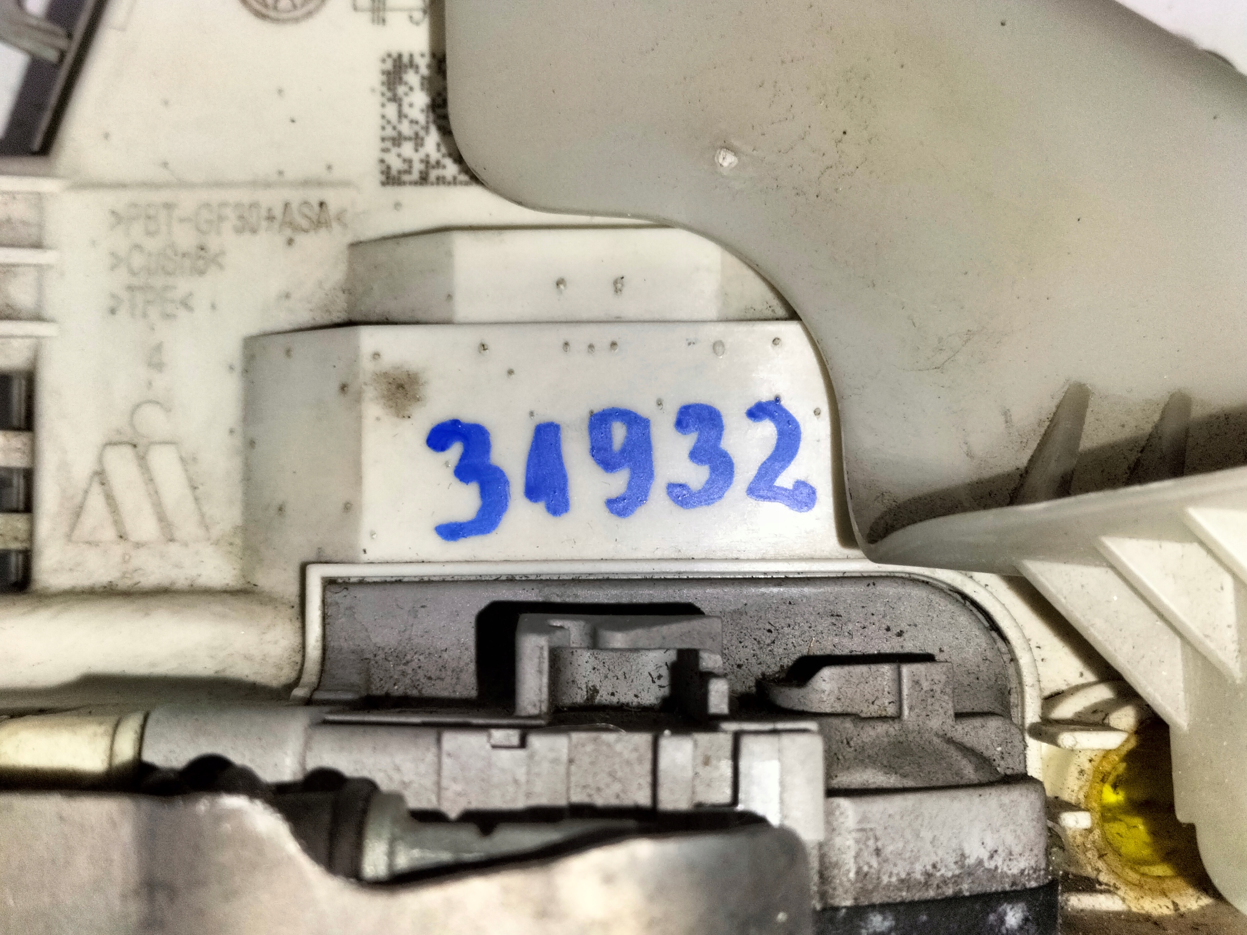 lock door przednich front left AUDI A3 8V 12- A4 B8 08-A5 8T 07