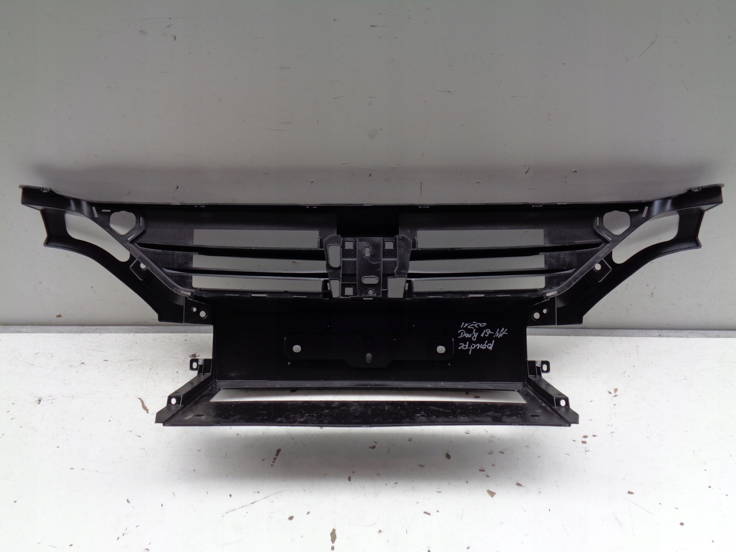 front bumper grid IVECO DAILY 19- LIFT