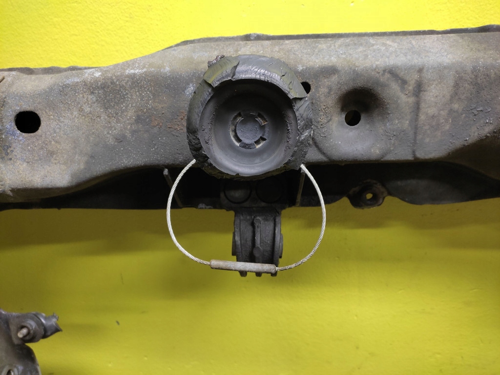 VOLVO XC90 2.9 subframe axle beam axle beam