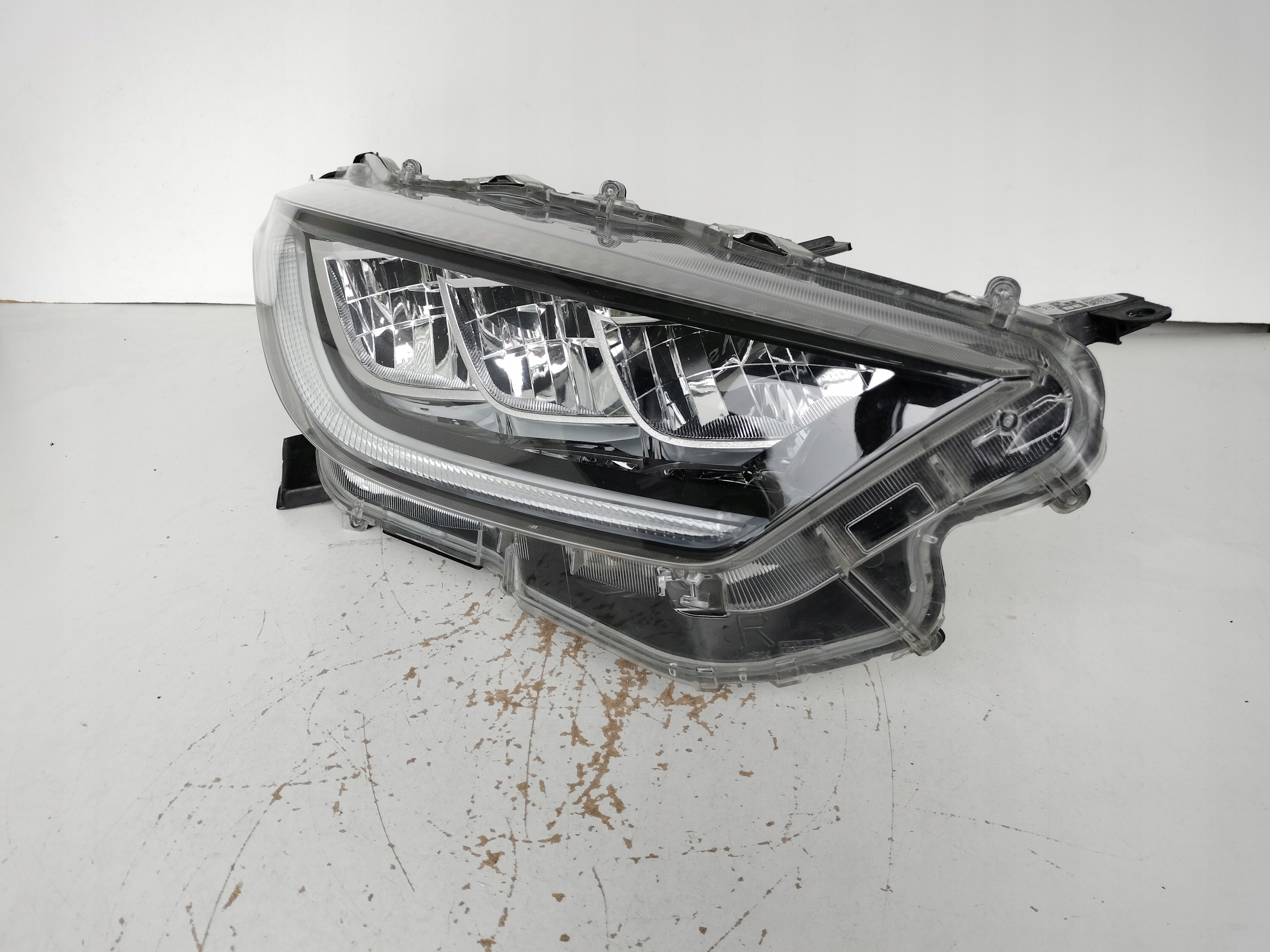 light right REFLEKTOR TOYOTA YARIS IV 20- MAZDA 2 23- FULL LED