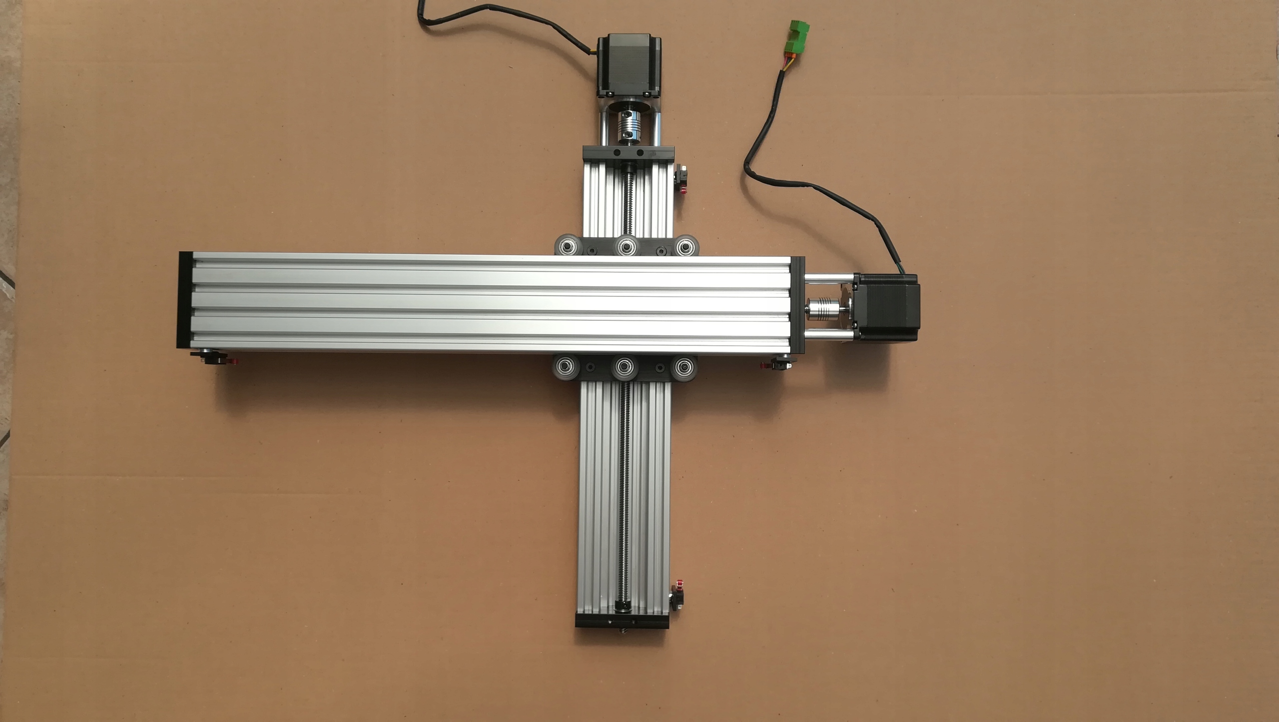 Křížové vedení stolu osa X Y C-beam do 1000 mm