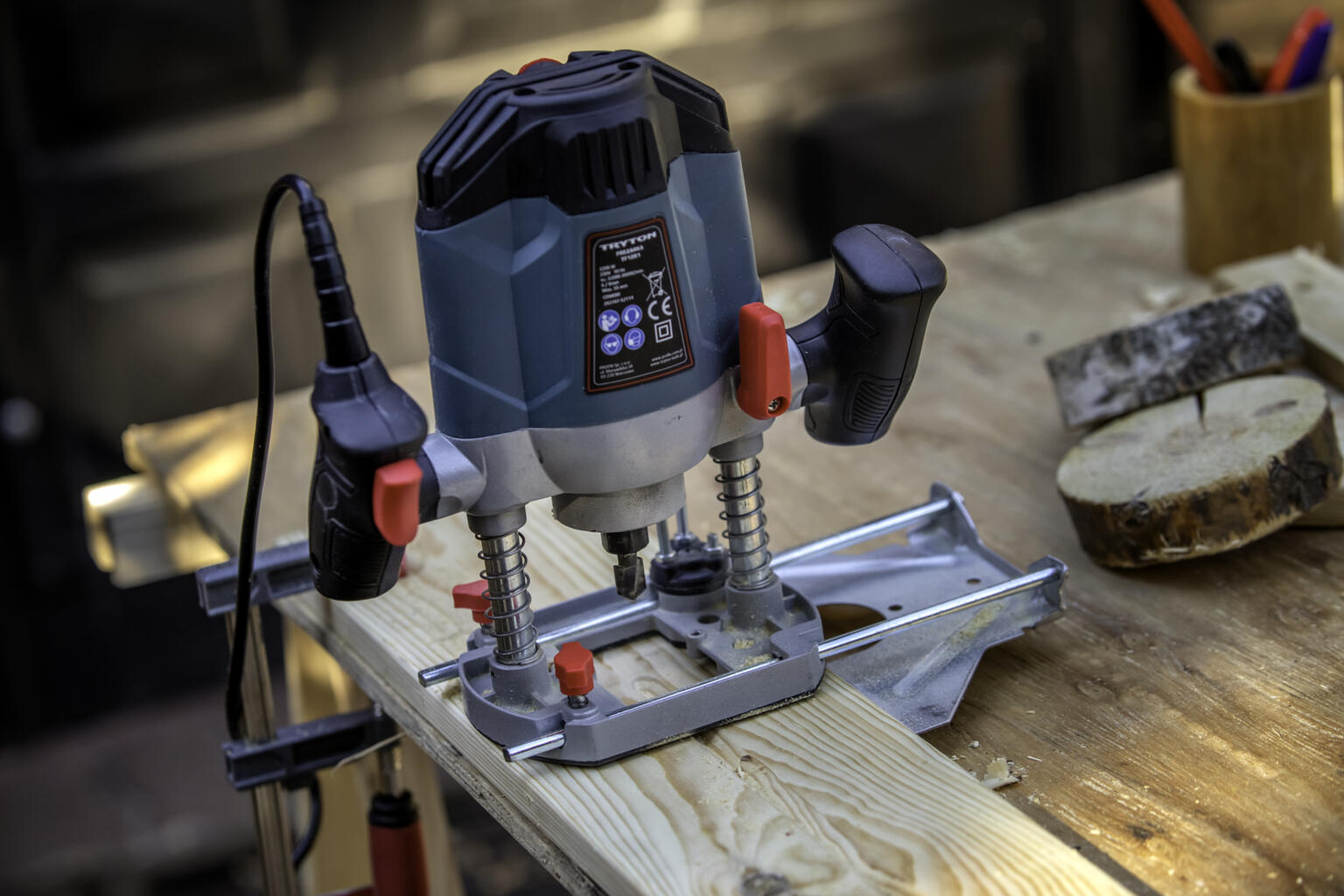 Frezarka górnowrzecionowa 1200W 6 i 8mm Tryton TF1201 Marka Tryton