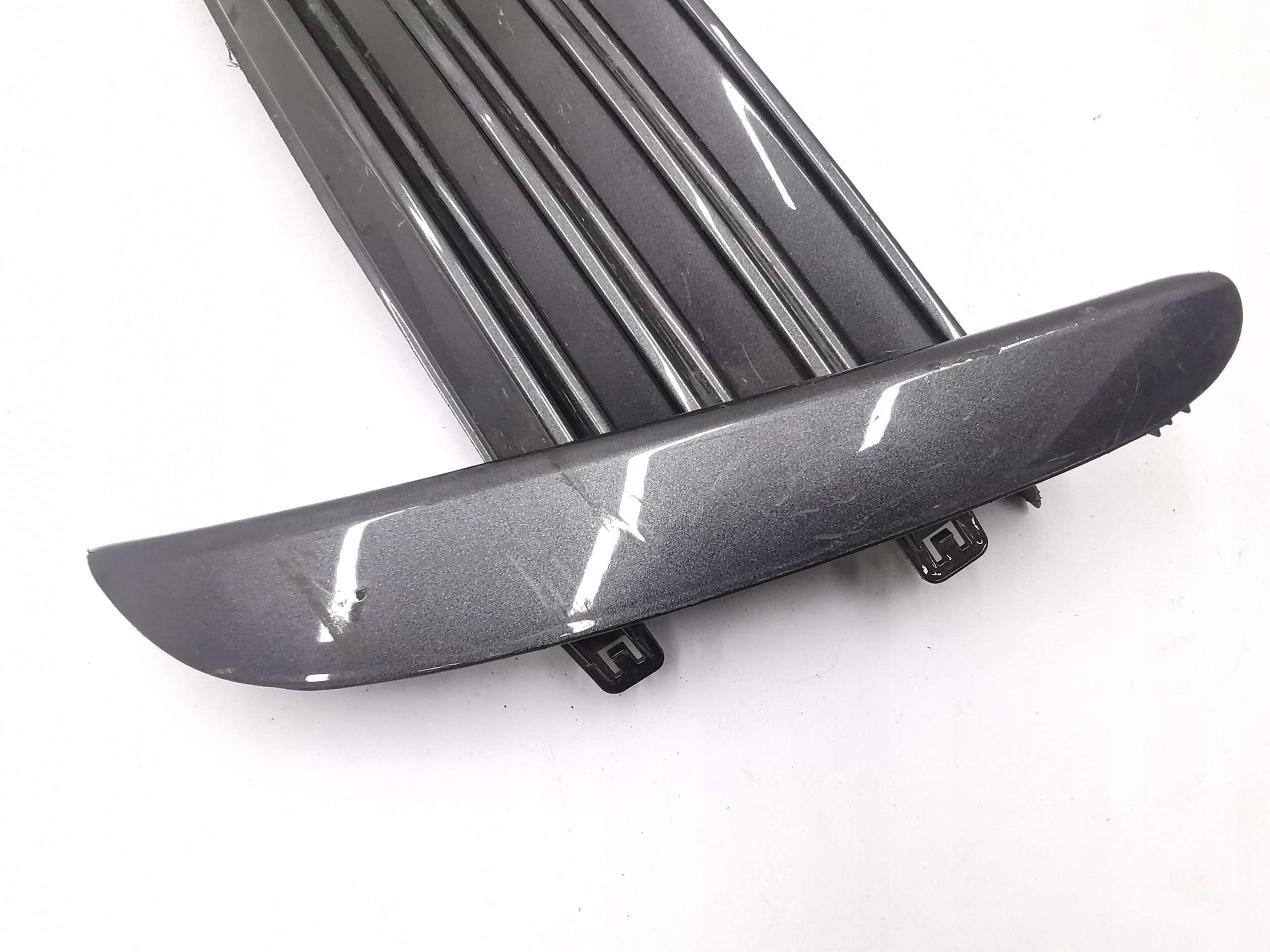 grid frame of a bumper right TOYOTA COROLLA E16 / 81481-02650