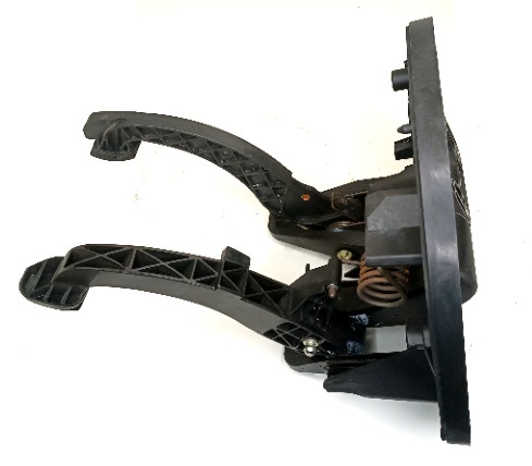 PEDALNICA uszkodzona dawca części SPRZĘGŁO + HAMULEC IVECO DAILY 2006- Producent części NAVECO